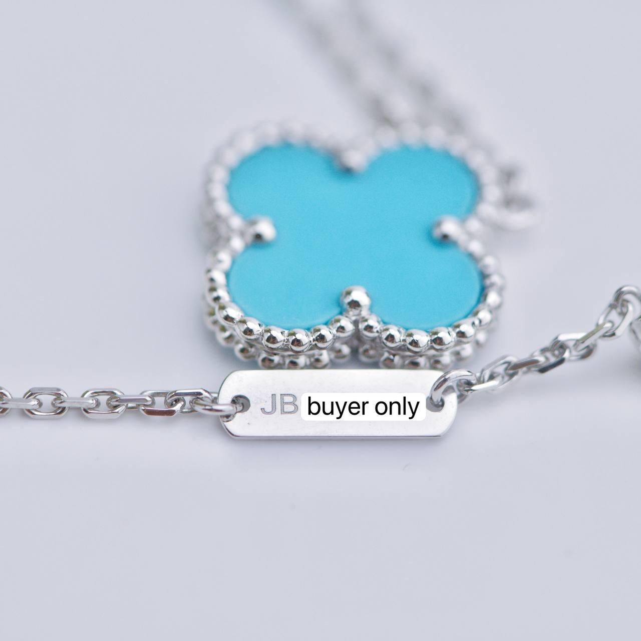 Van Cleef & Arpels Vintage Alhambra Halskette mit Anhänger aus 18 Karat Weißgold mit Türkis-Anhänger im Angebot 1