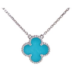 Van Cleef & Arpels Vintage Alhambra Halskette mit Anhänger aus 18 Karat Weißgold mit Türkis-Anhänger