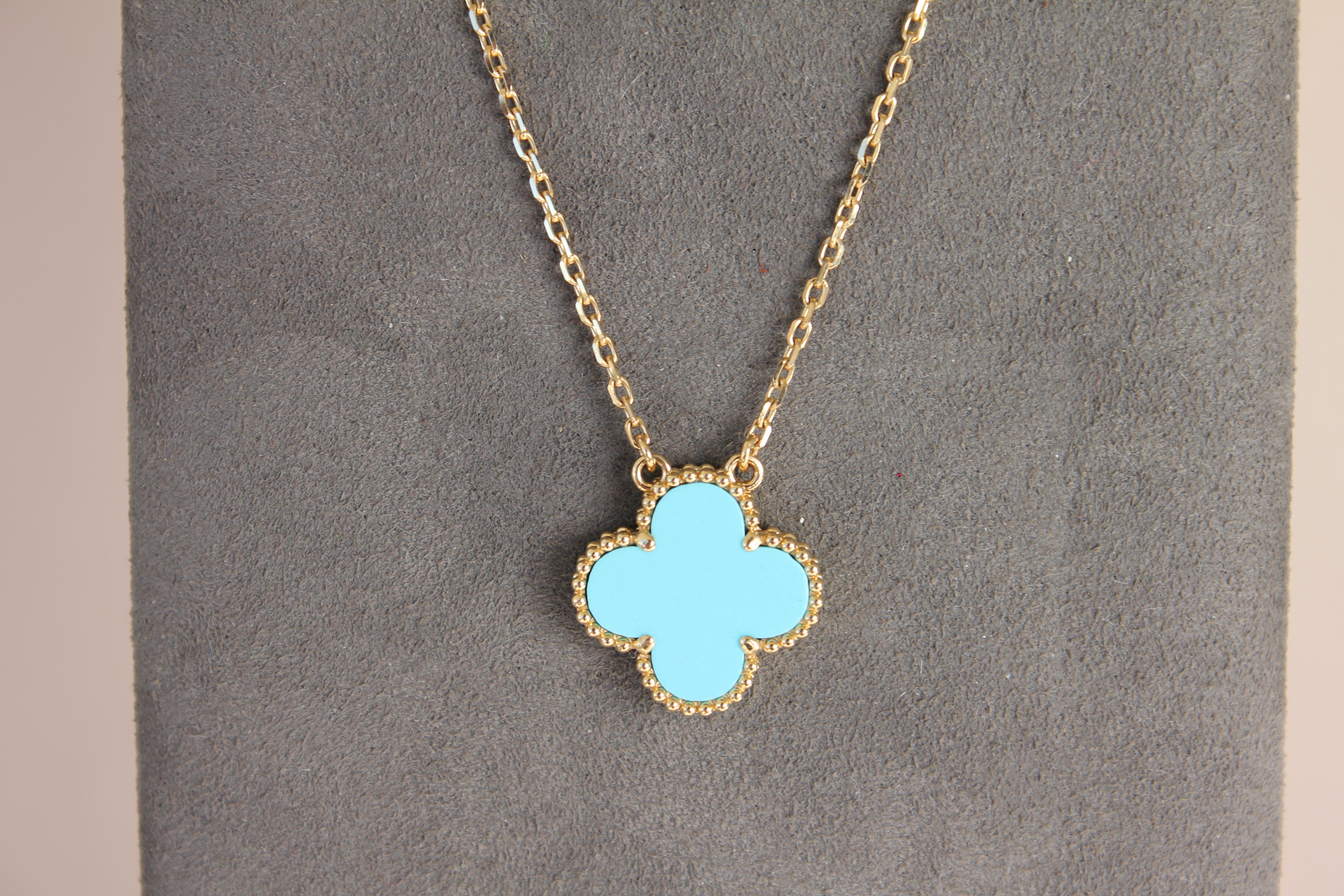 18K Yellow Gold AU 750 
4.59 Grams total weight
Turquoise Motif - Single Stone - Double Sided 
Color of turquoise is very gentle, light teal baby blue. Photos have not been edited, in order to show the true colour of the gemstone.  Very small