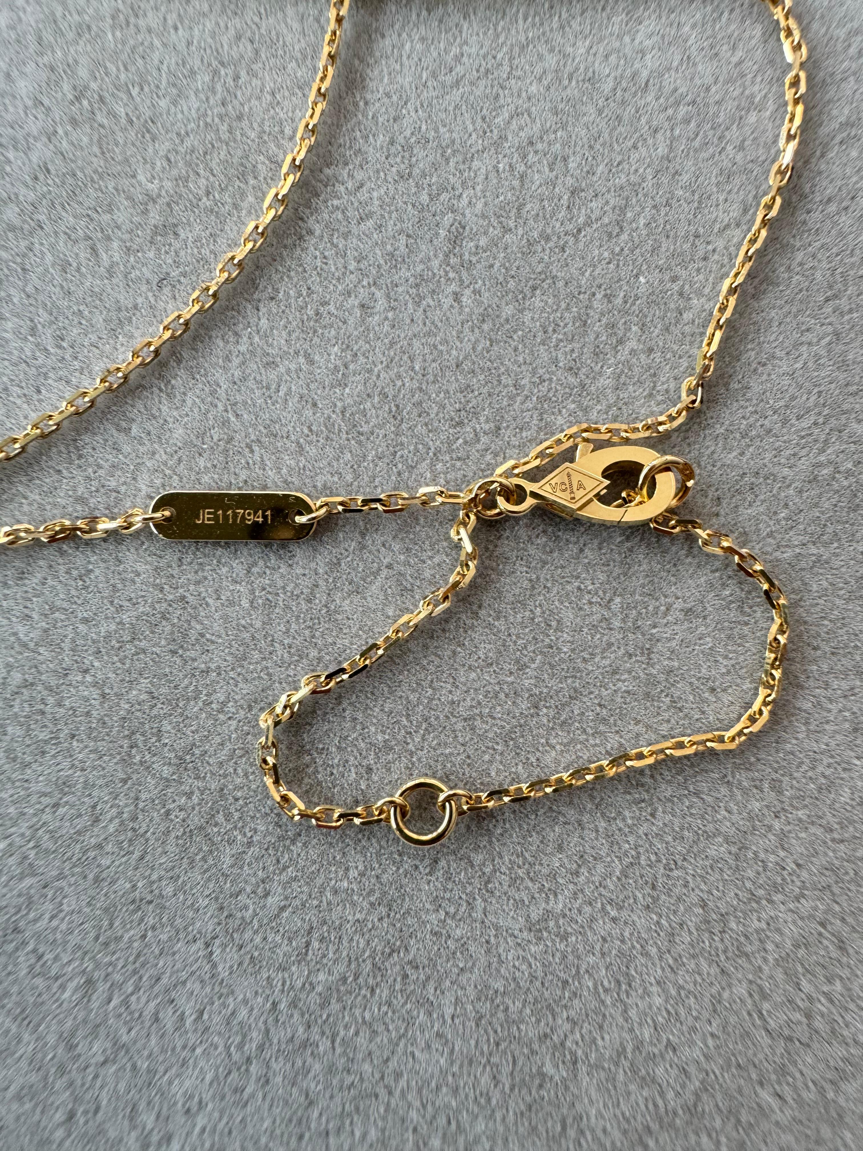 Van Cleef & Arpels Vintage Alhambra Turquoise 18K Yellow Gold Necklace Pendant 2