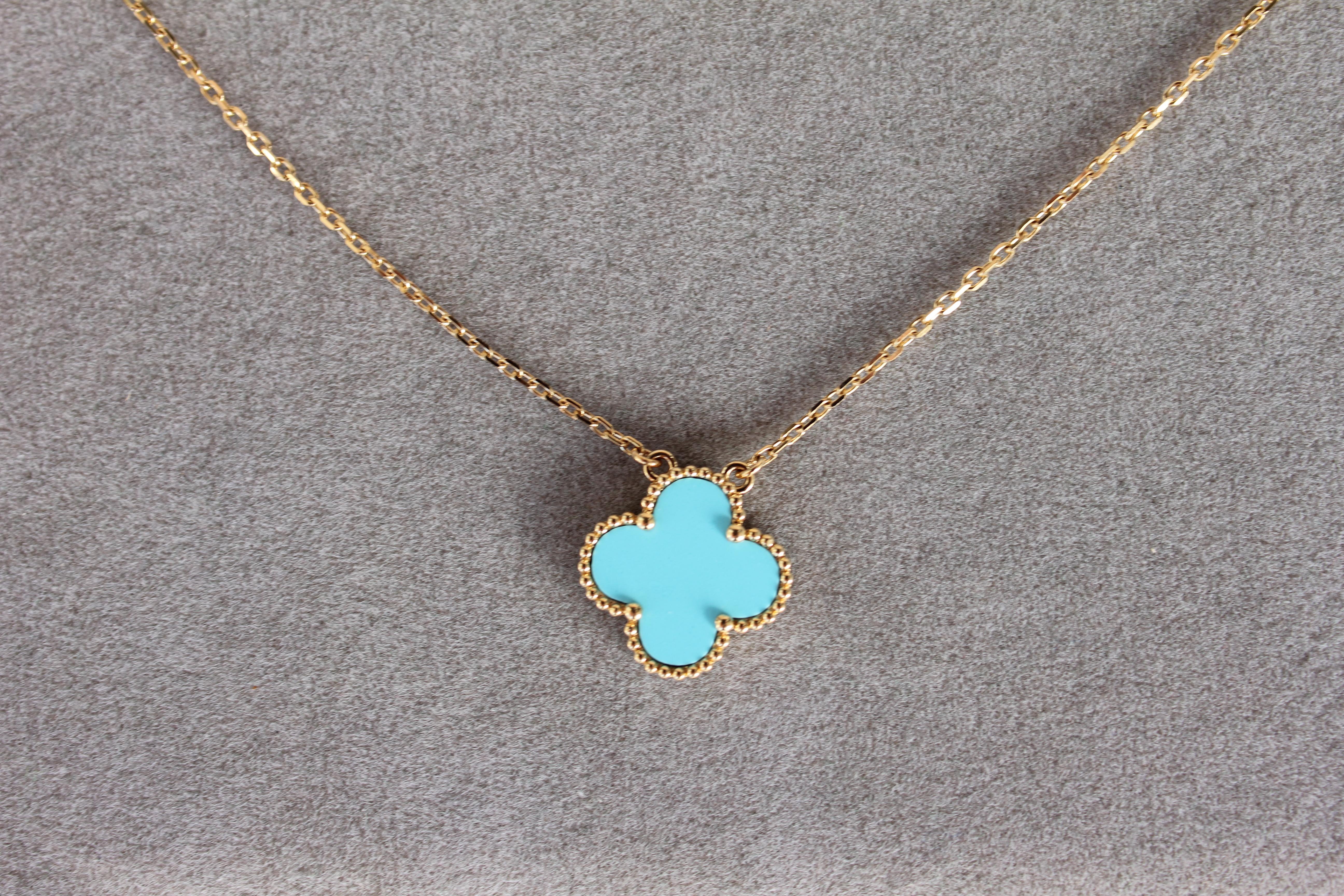 Van Cleef & Arpels Vintage Alhambra Turquoise 18K Yellow Gold Necklace Pendant For Sale 1