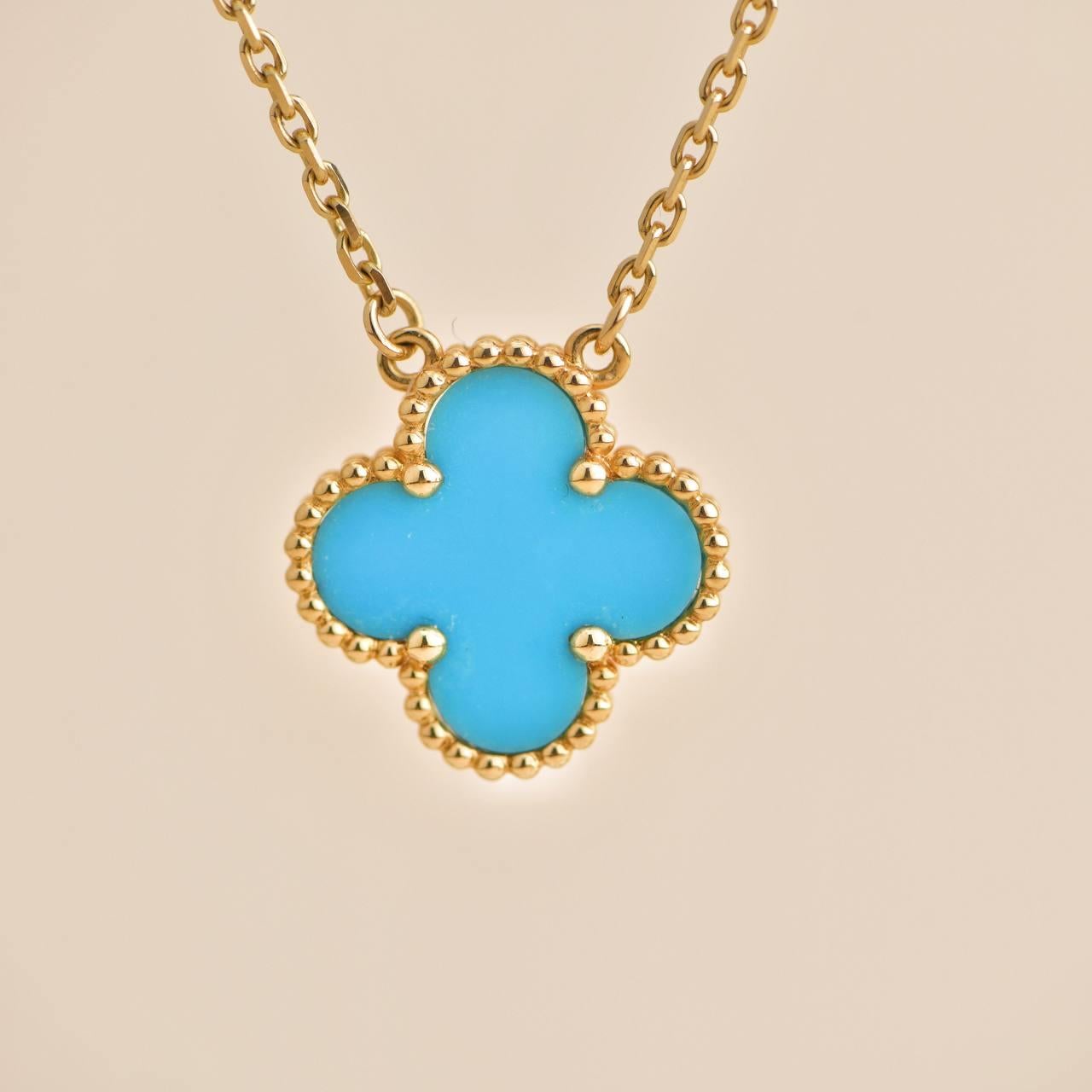 Van Cleef & Arpels Vintage Alhambra Turquoise 18k Yellow Gold Pendant In Excellent Condition In Banbury, GB