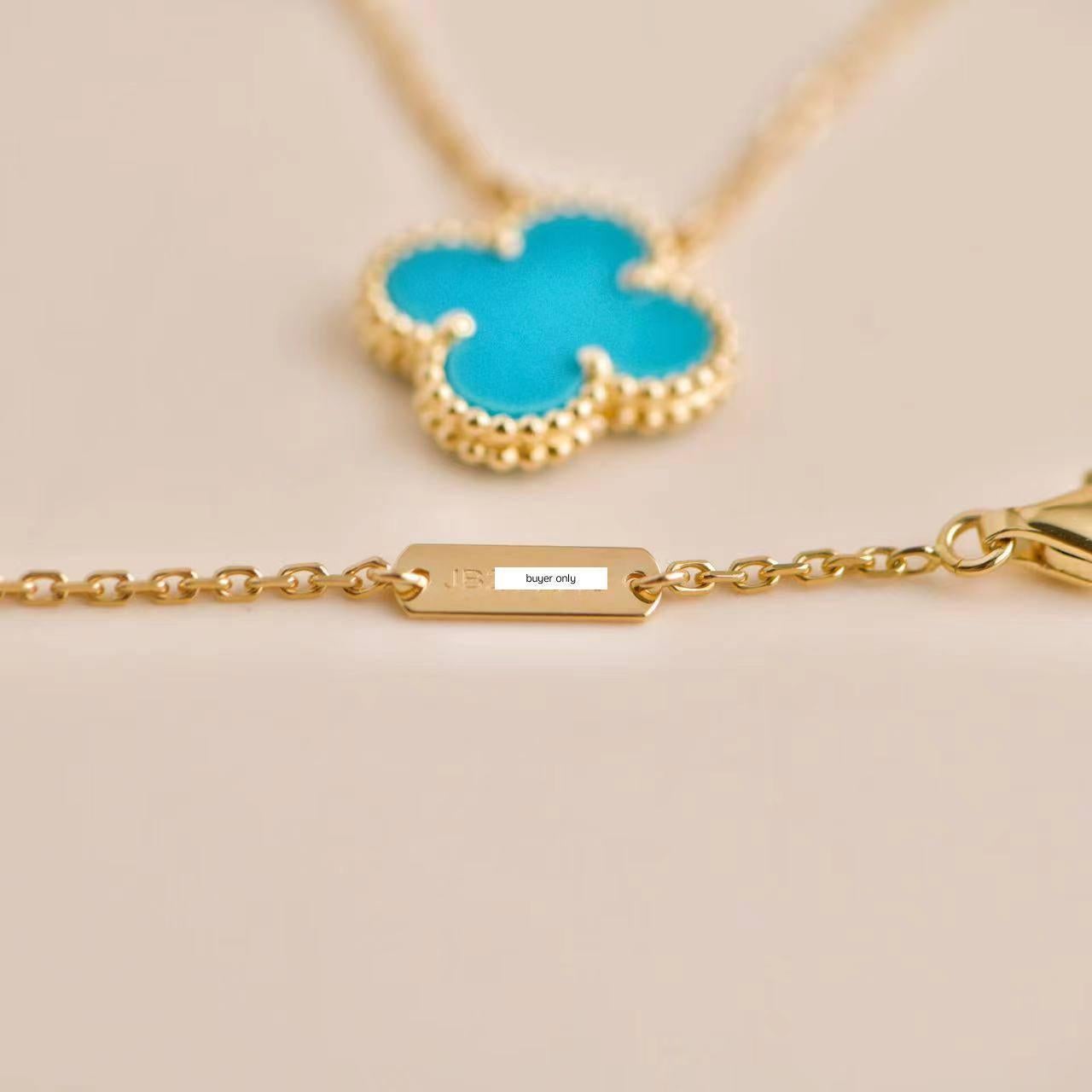 Van Cleef & Arpels, collier pendentif Alhambra vintage en or jaune 18 carats et turquoise 5