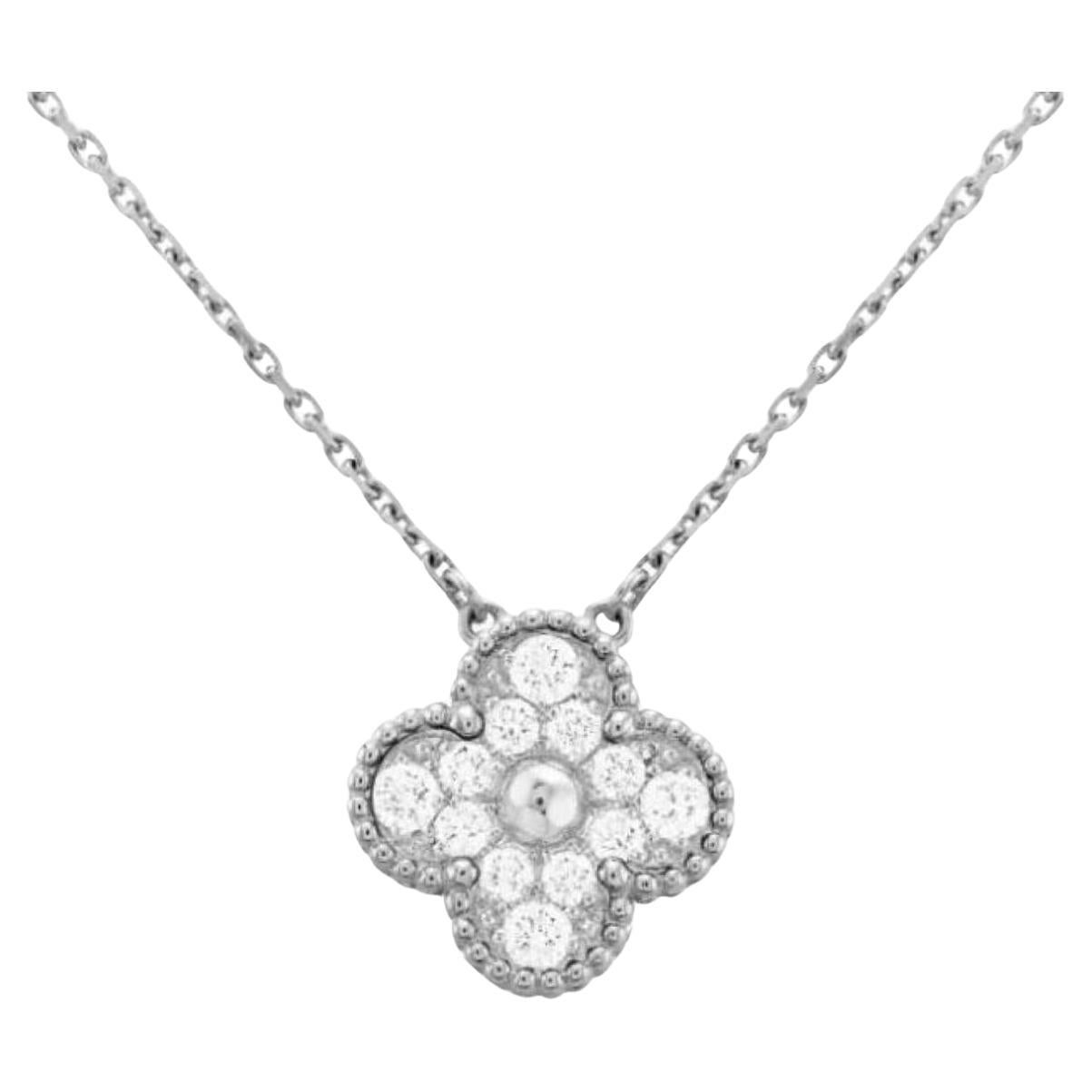 Van Cleef & Arpels Vintage Alhambra Halskette mit Diamant-Pavé-Anhänger, Alhambra Weißgold