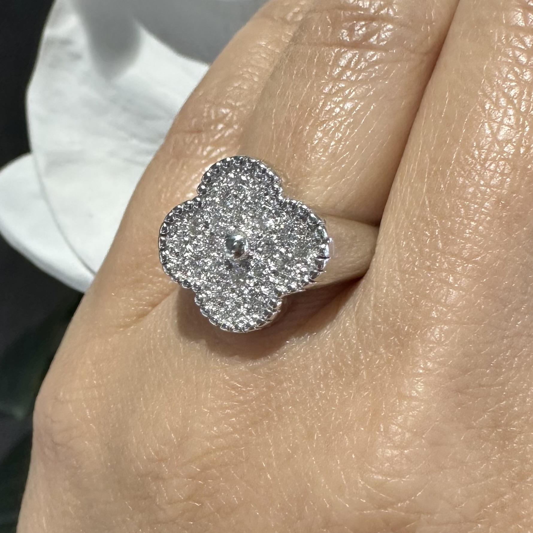 Van Cleef & Arpels Vintage Alhambra Weißgoldring aus Weißgold mit Diamanten für Damen oder Herren