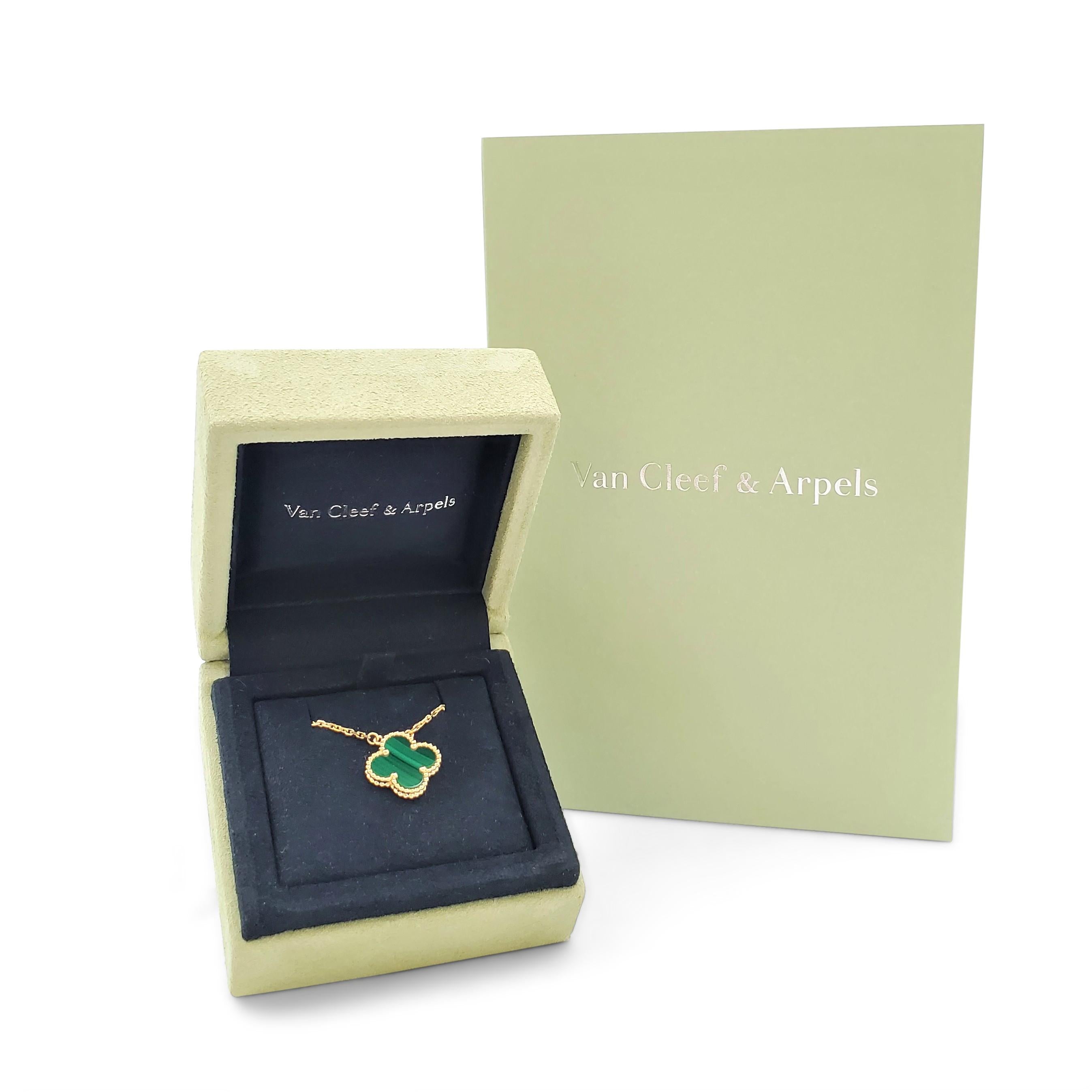 Van Cleef & Arpels Vintage 'Alhambra' Yellow Gold and Malachite Necklace In Excellent Condition In New York, NY