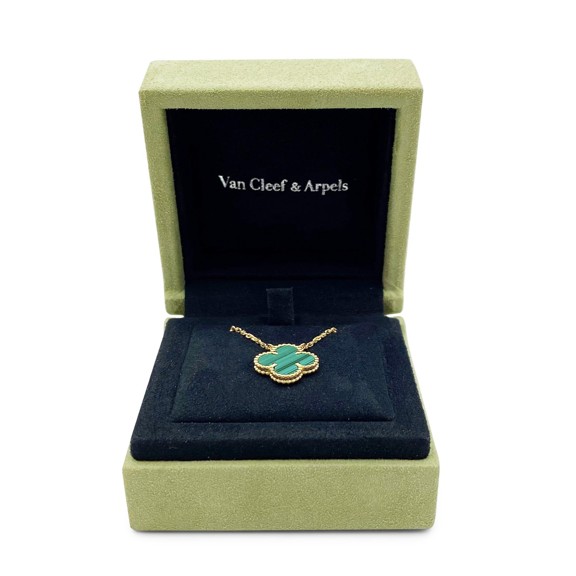 Van Cleef & Arpels Vintage Alhambra Yellow Gold and Malachite Pendant Necklace In Excellent Condition In New York, NY