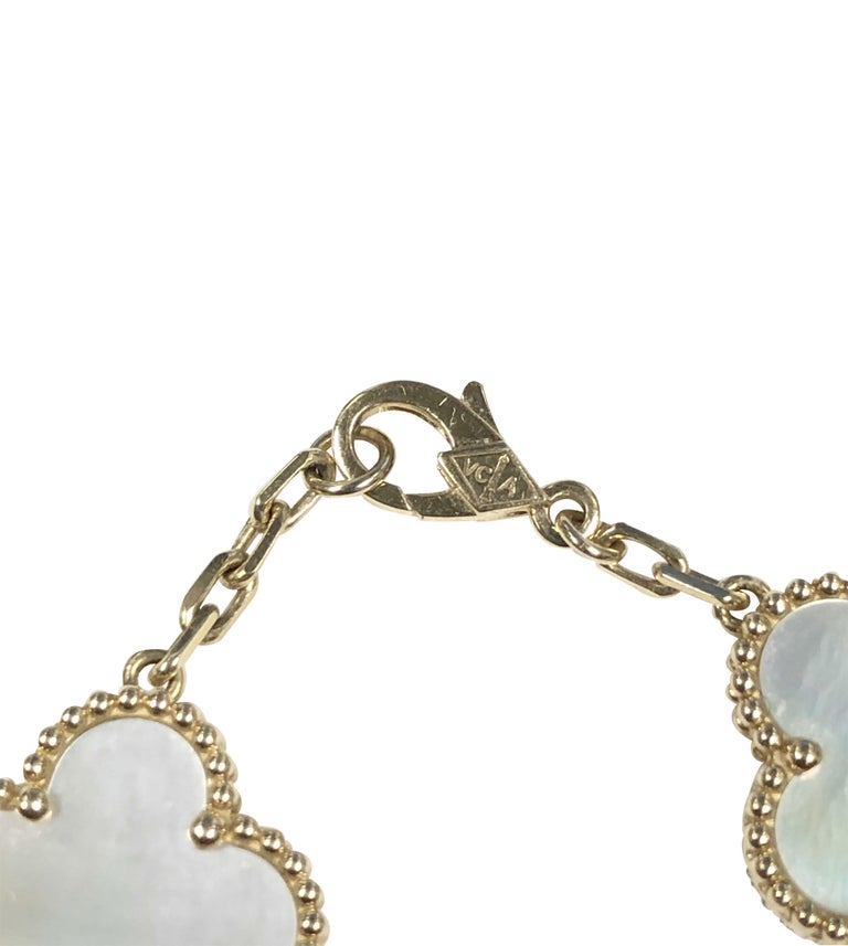 Vintage Alhambra' Mother-of-Pearl Bracelet, 梵克雅寶, 'Vintage Alhambra' 貝母手鏈, Fine Jewels, 2022