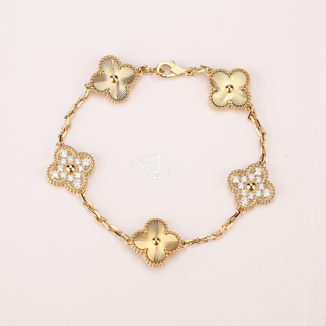 Women's or Men's Van Cleef & Arpels Vintage Alhambra Yellow Gold Diamond Bracelet