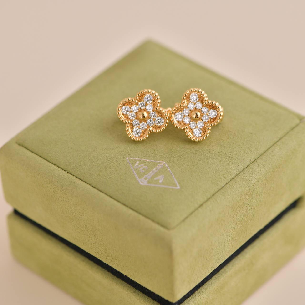 SKU         AT-1774
Brand	Van Cleef & Arpels
Model	VCARA44700
Date	Approx 2019
Retail Price	£12,300 Inc taxes / $ 13,100 / 14 100 € Inc taxes
______________________________________
Metal	18K Yellow Gold
Stone	Diamond (Approx 0.92ct)
Serial