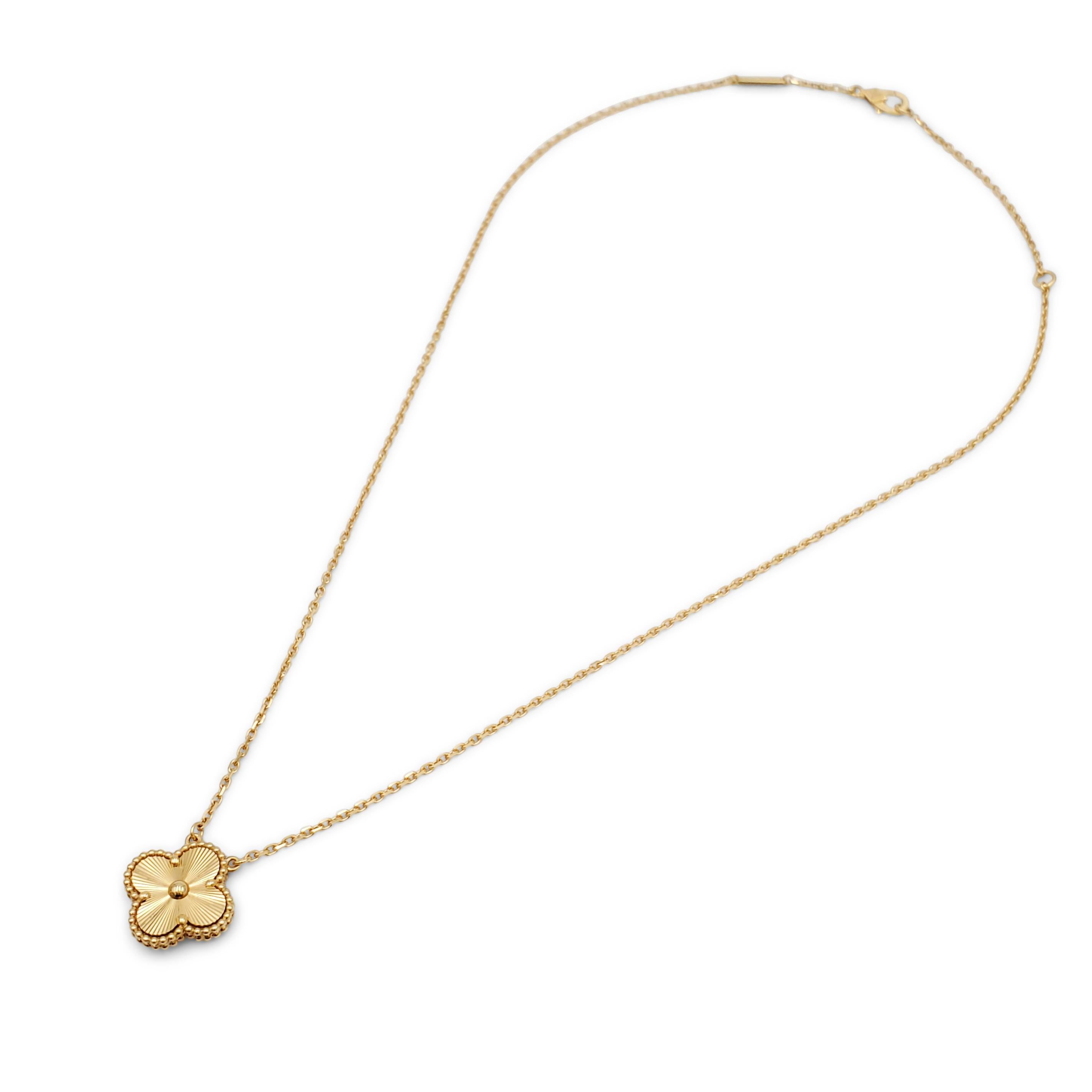 vintage alhambra pendant