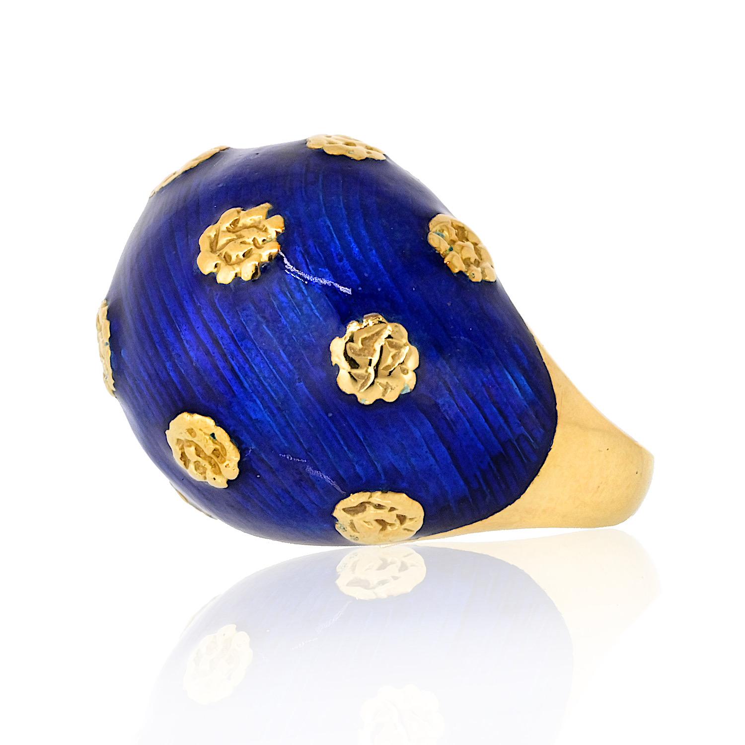 Modern Van Cleef & Arpels Vintage Blue Enamel Ring and a Pair Of Earrings For Sale