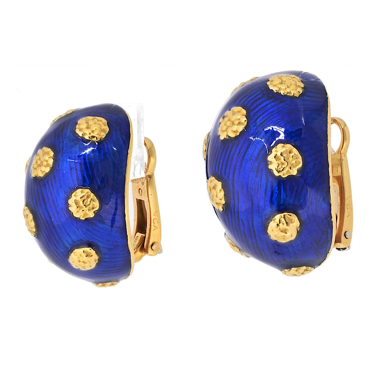 Van Cleef & Arpels Vintage Blue Enamel Ring and a Pair Of Earrings For Sale 1