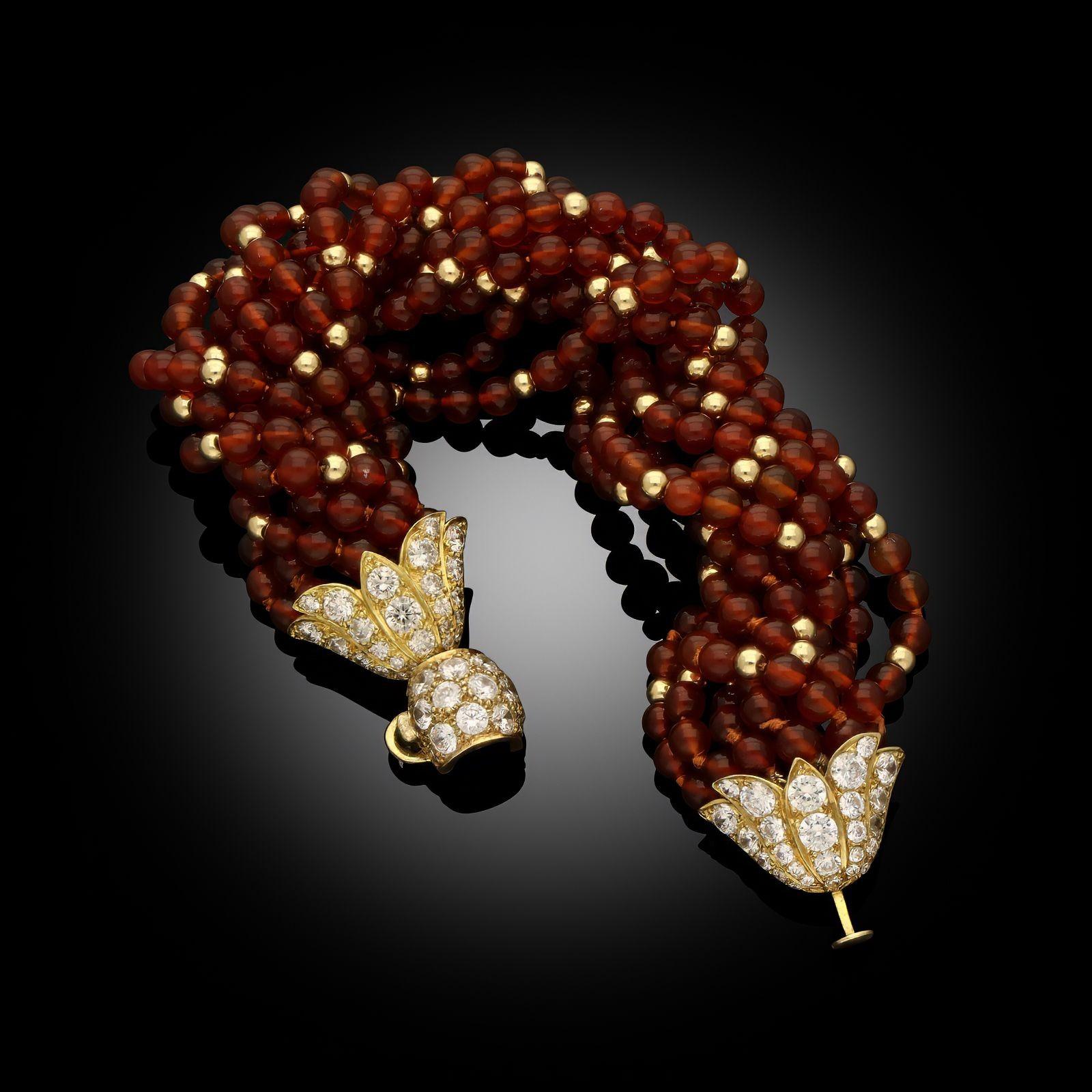 Van Cleef & Arpels Vintage Carnelian, Diamond & Gold Bead Bracelet Circa 1970 In Good Condition For Sale In London, GB