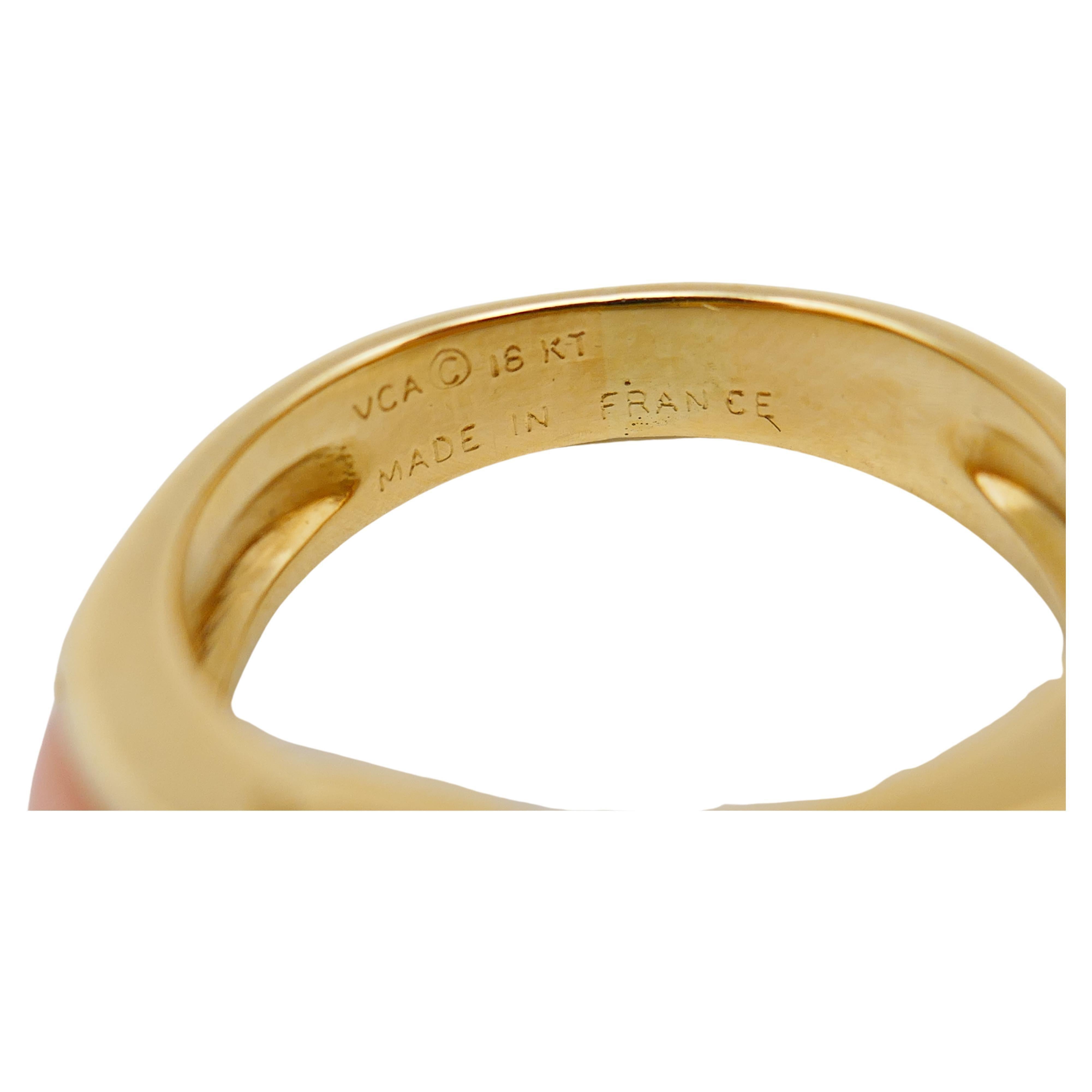 Brilliant Cut Van Cleef & Arpels Vintage Coral Diamond Gold Ring For Sale