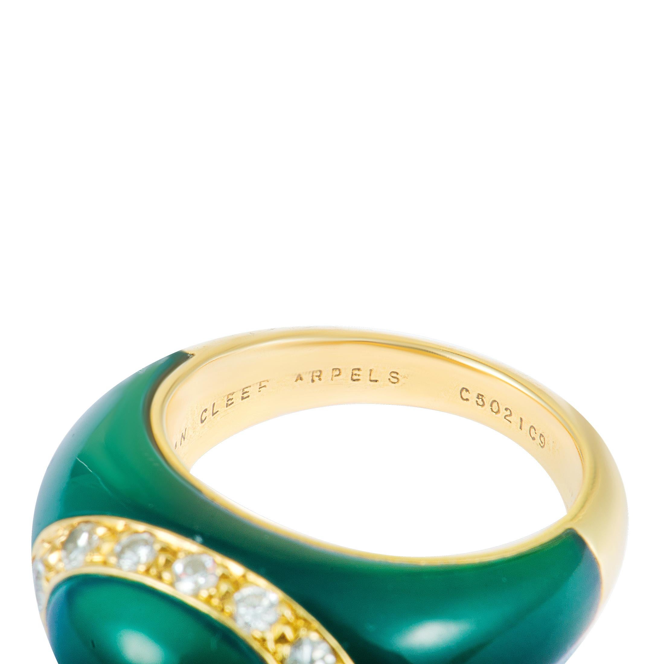 Van Cleef & Arpels Vintage Diamond and Chrysoprase Yellow Gold Bombe Ring 3