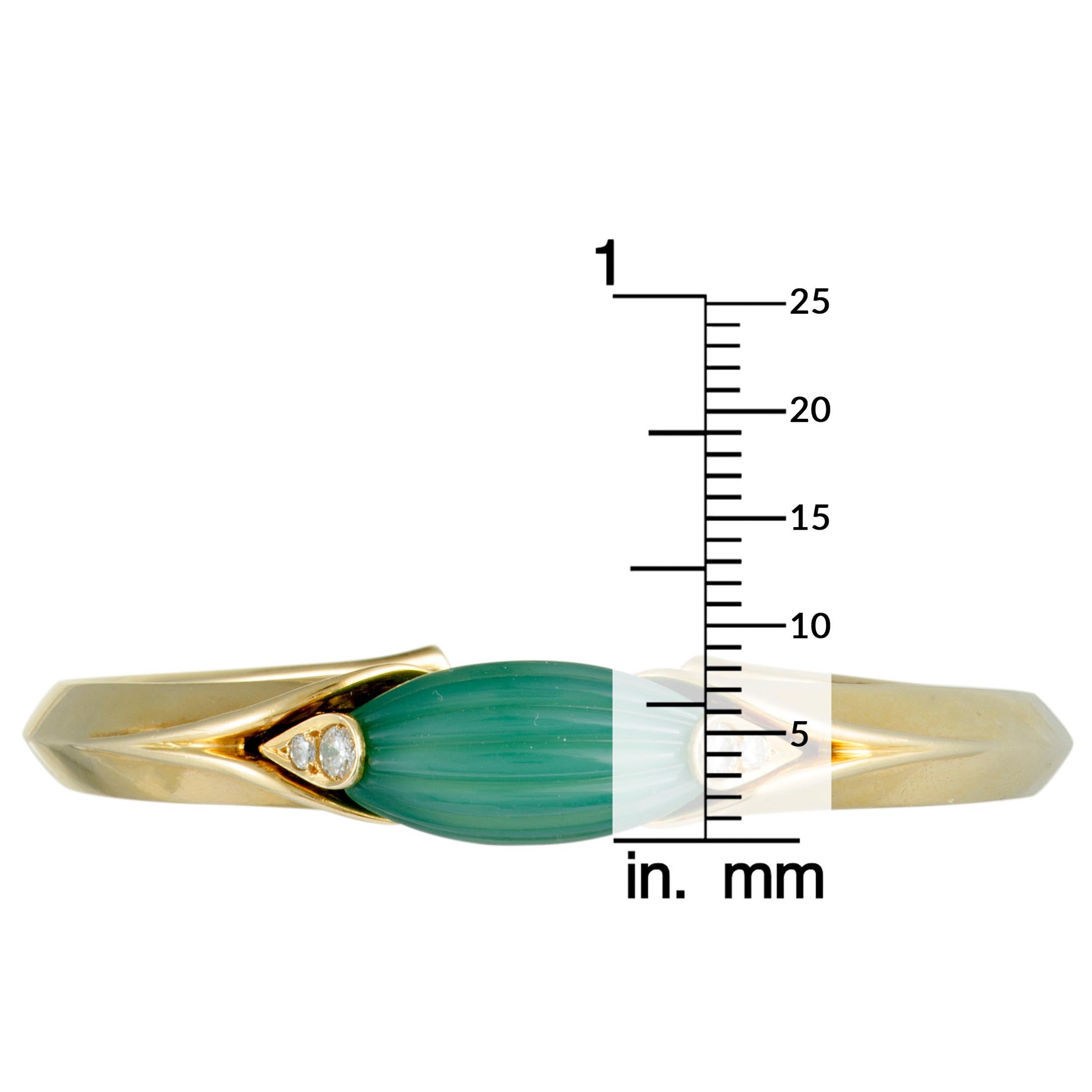 Van Cleef & Arpels Vintage Diamond and Jade 18 Karat Yellow Gold Bangle Bracelet In Excellent Condition In Southampton, PA