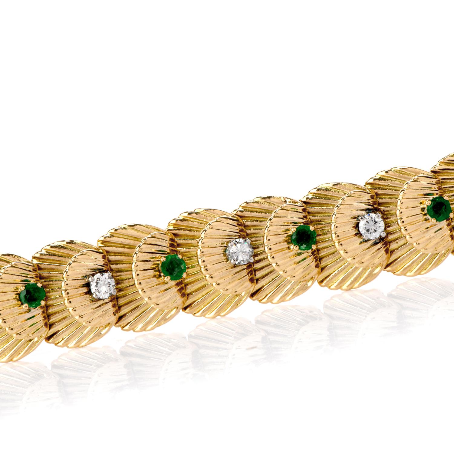 Rétro Bracelet vintage Van Cleef & Arpels en or VCA 18 carats avec diamants et émeraudes en vente