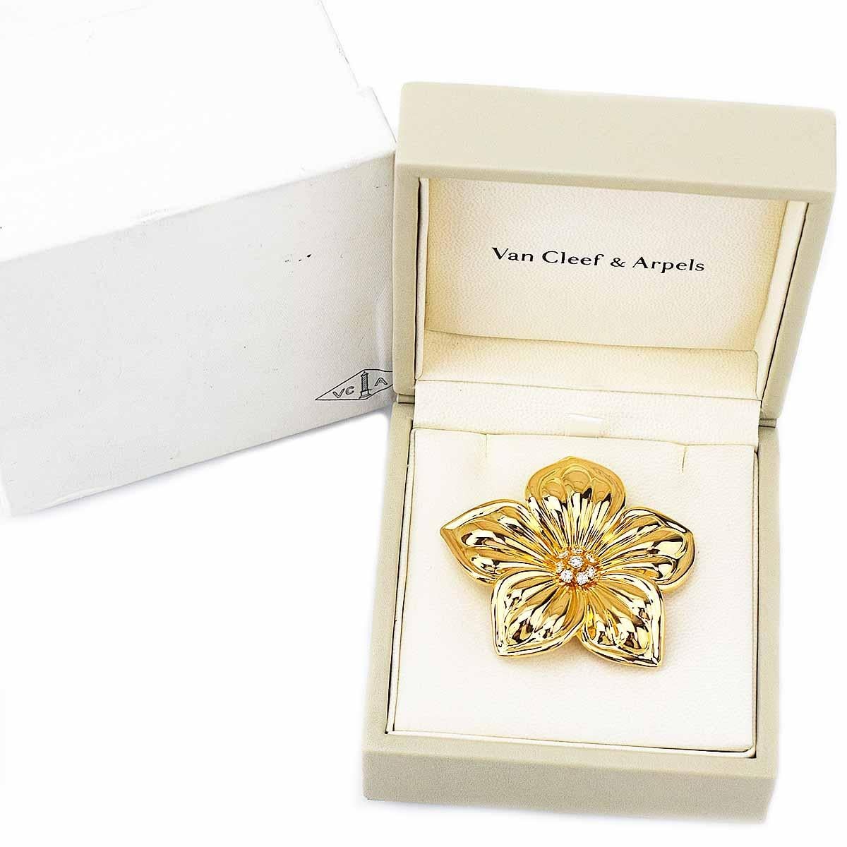 Van Cleef & Arpels Vintage Diamond Flower Brooch 18 Karat Yellow and White Gold 2
