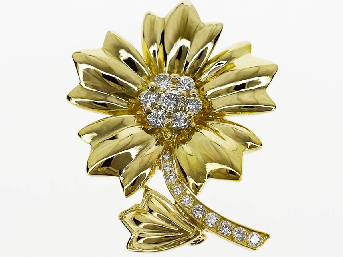 Brand:Vancleef&Arpels
Name:Vintage Diamond flower brooch
Material :Diamond, K18 750 YG Yellow Gold
Comes with:Van Cleef & Arpels box, case, repair certificate(June 2017)
Size(inch):H40mm×W31mm / 1.57