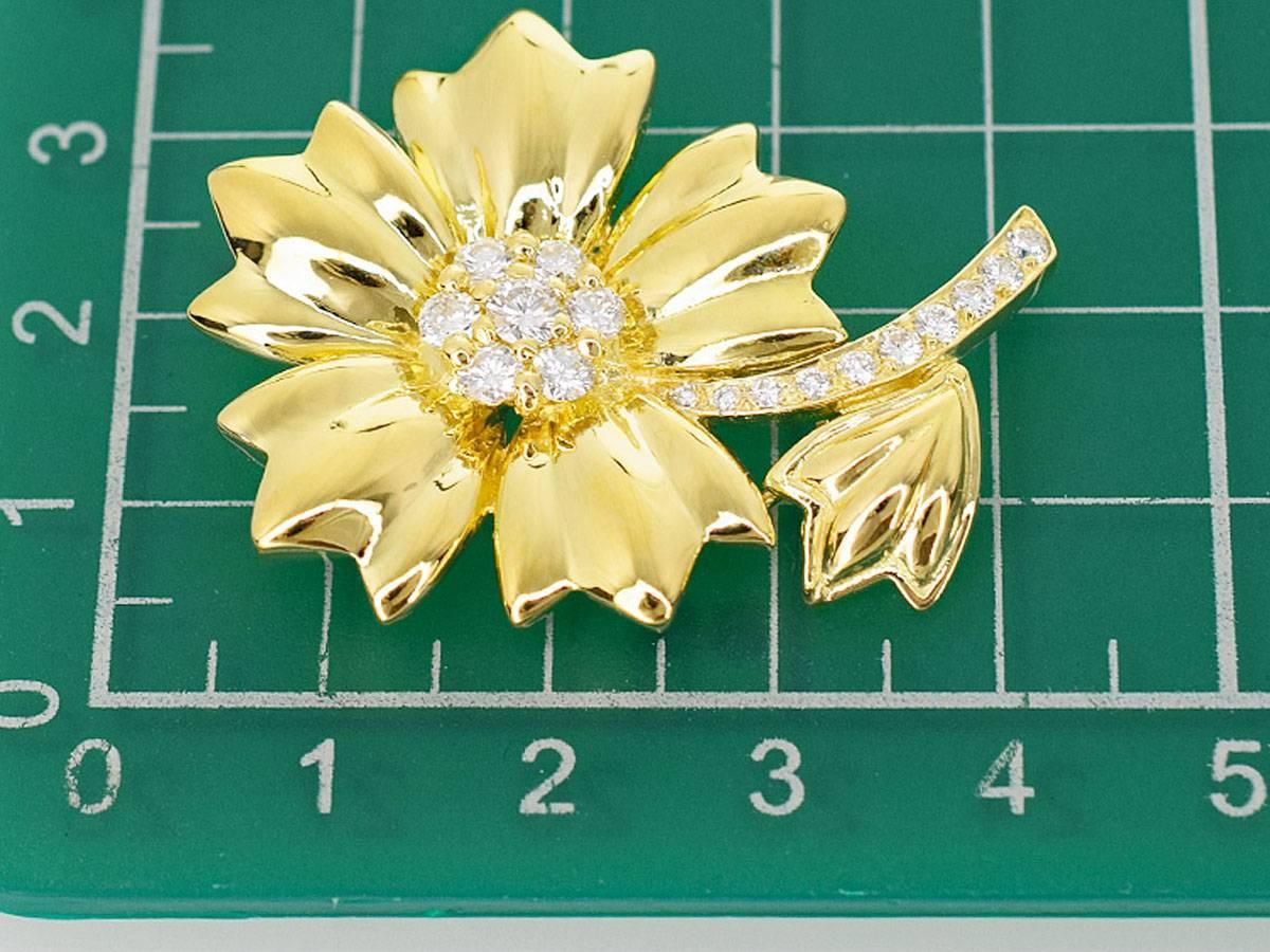 Van Cleef & Arpels 18 Karat Yellow Gold Vintage Diamond Flower Brooch 2
