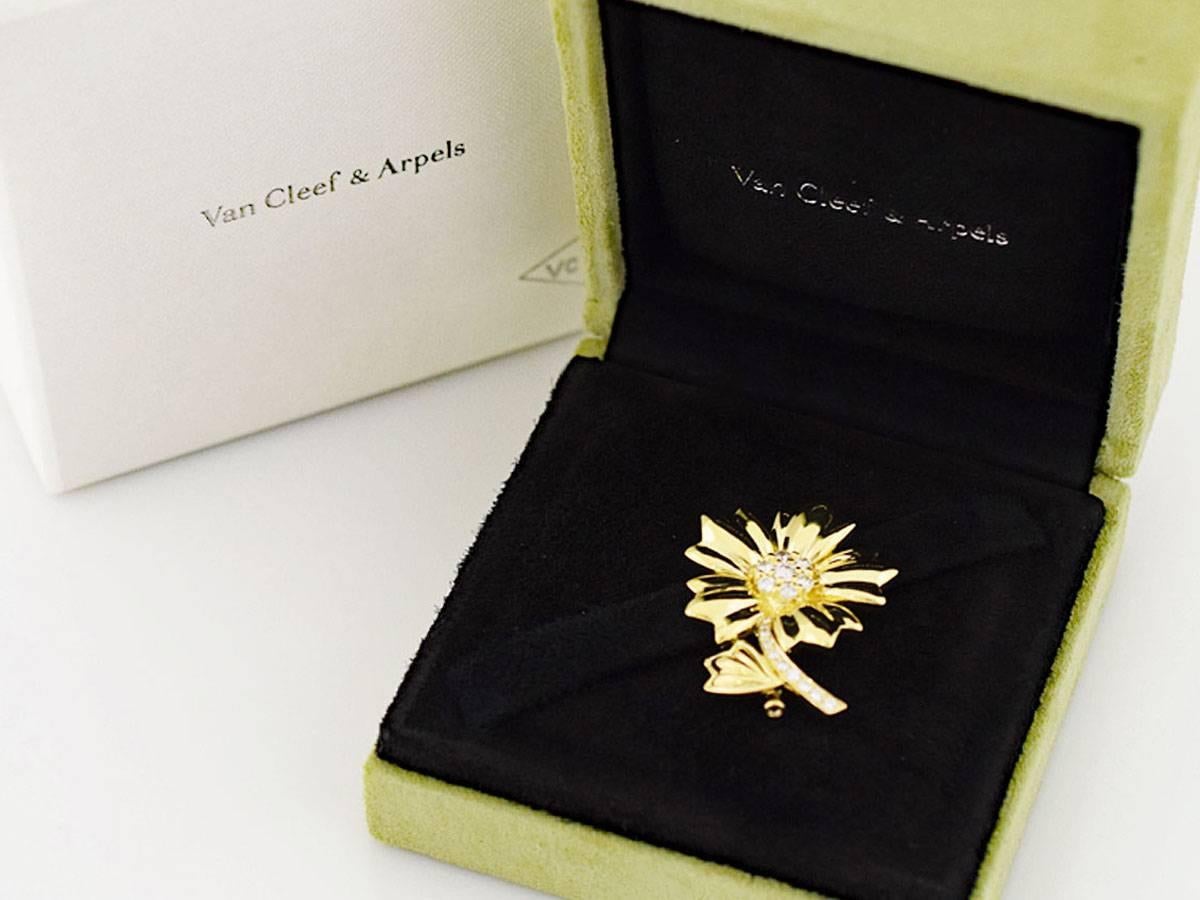 Van Cleef & Arpels 18 Karat Yellow Gold Vintage Diamond Flower Brooch 3