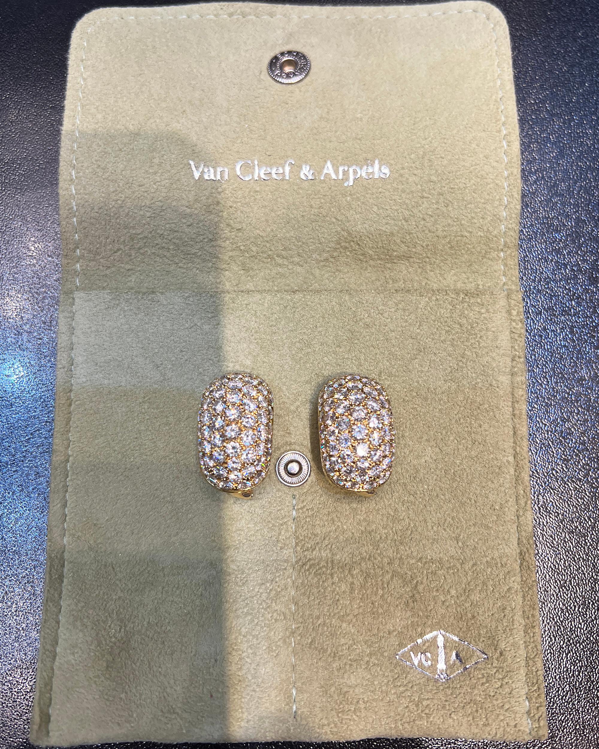 Van Cleef & Arpels Vintage Diamond 'Huggie' Earrings In Excellent Condition For Sale In New York, NY