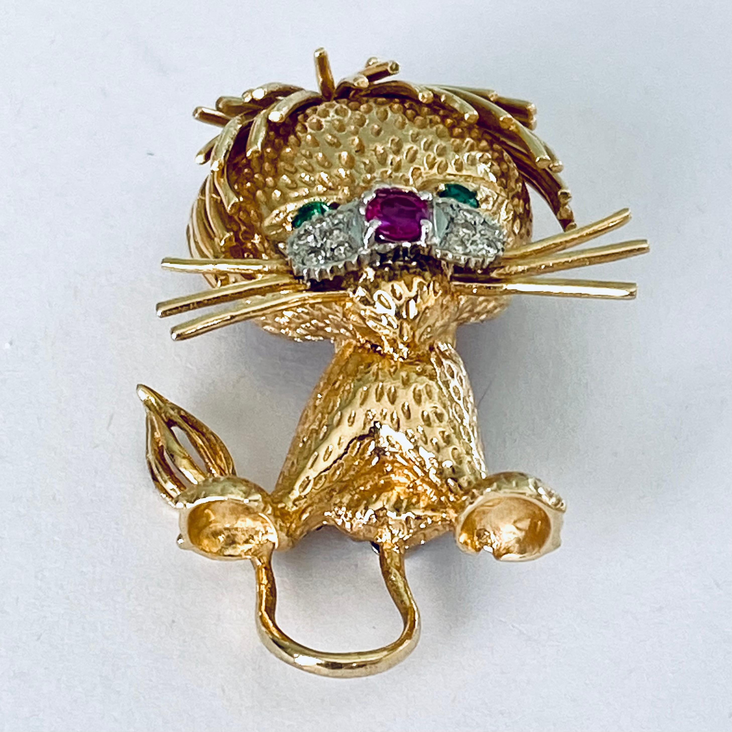 Van Cleef & Arpels Vintage Diamond Ruby Emerald Young Lion Yellow Gold Brooch  For Sale 4