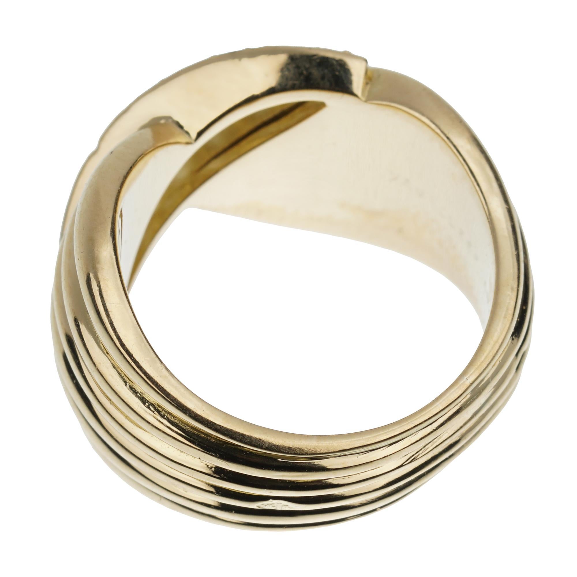 Round Cut Van Cleef & Arpels Vintage Diamond Yellow Gold Cocktail Ring For Sale