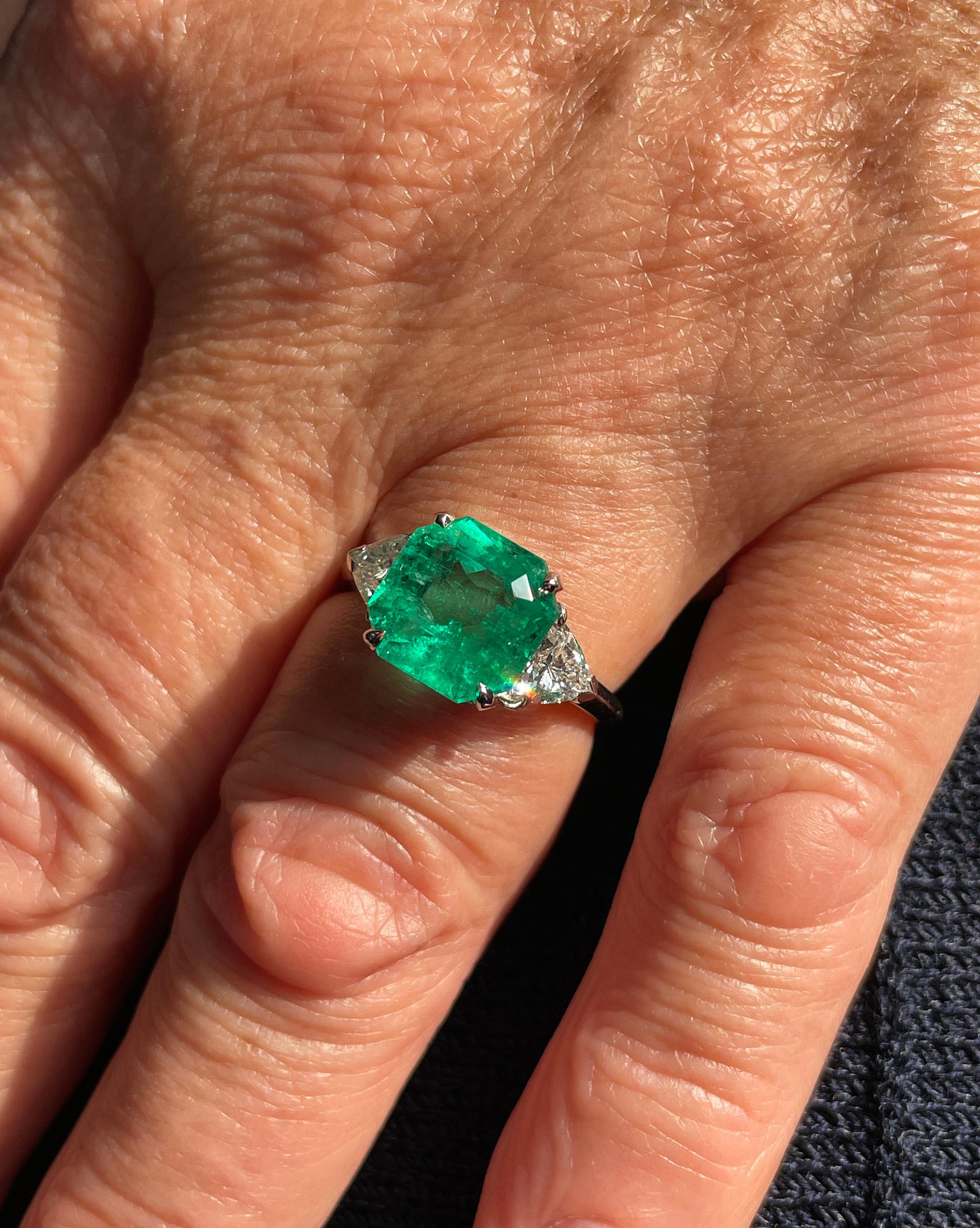 Van Cleef & Arpels Vintage GIA 5.28ct Colombian Emerald & Diamond Platinum Ring  4