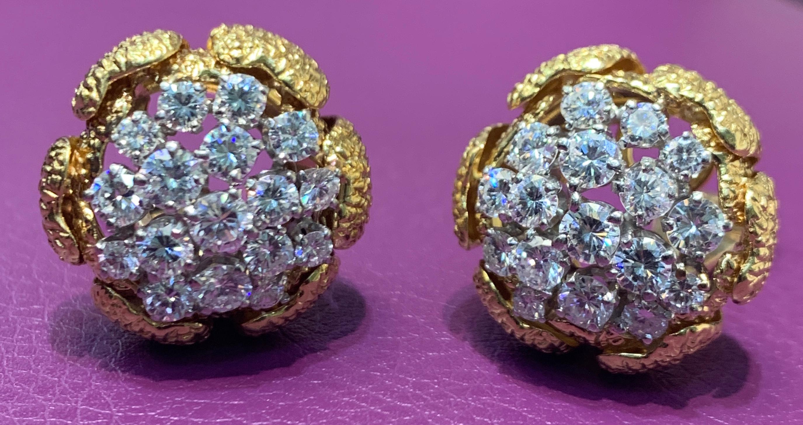 Round Cut Van Cleef & Arpels Vintage Gold and Diamond Earrings