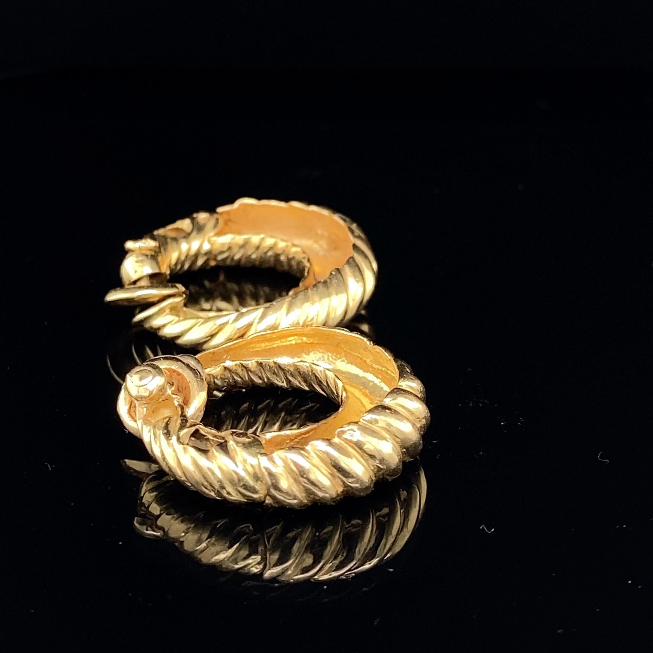 Van Cleef & Arpels Vintage-Ohrringe mit Goldring für Damen oder Herren im Angebot