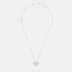 Van Cleef & Arpels, collier pendentif vintage en or blanc 18 carats en édition limitée