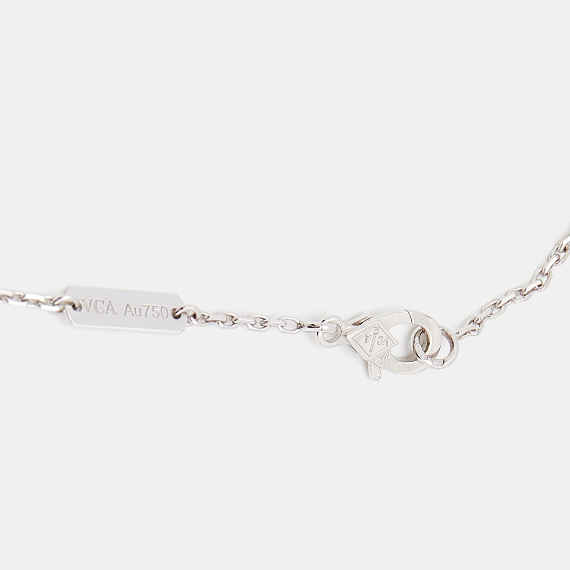 Van Cleef & Arpels Vintage Limited Edition 18k White Gold Pendant Necklace In Good Condition In Dubai, Al Qouz 2
