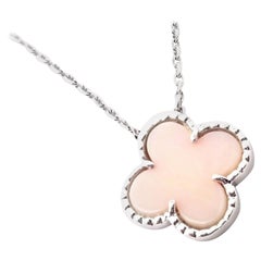Van Cleef & Arpels Collana vintage con ciondolo in oro bianco e opale rosa