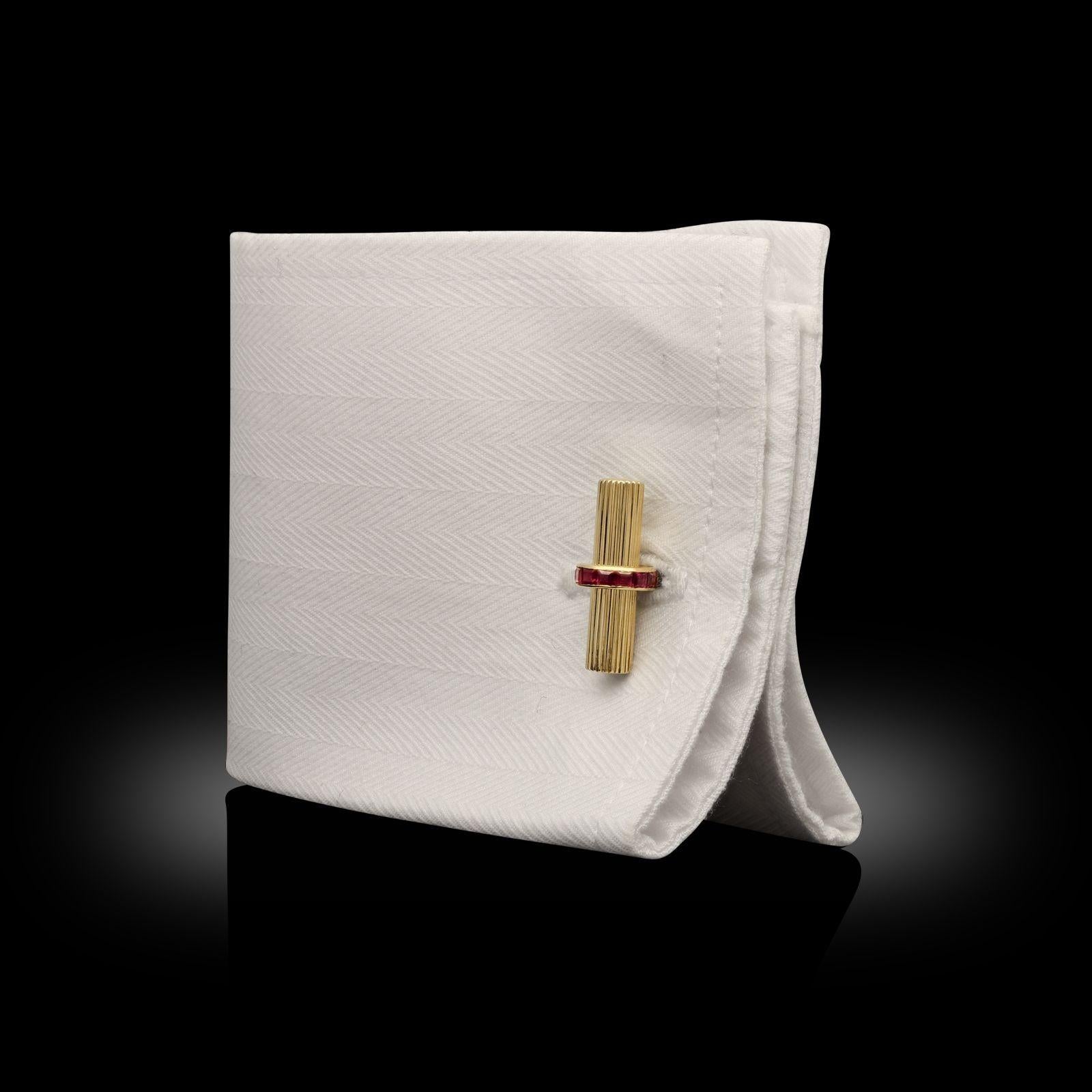 Van Cleef & Arpels Vintage Ruby and 18ct Yellow Gold Baton Cufflinks In Good Condition For Sale In London, GB