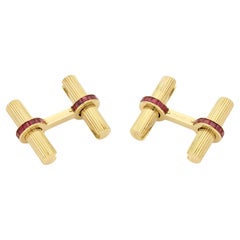 Van Cleef & Arpels Boutons de manchette Baton vintage en or jaune 18 carats et rubis