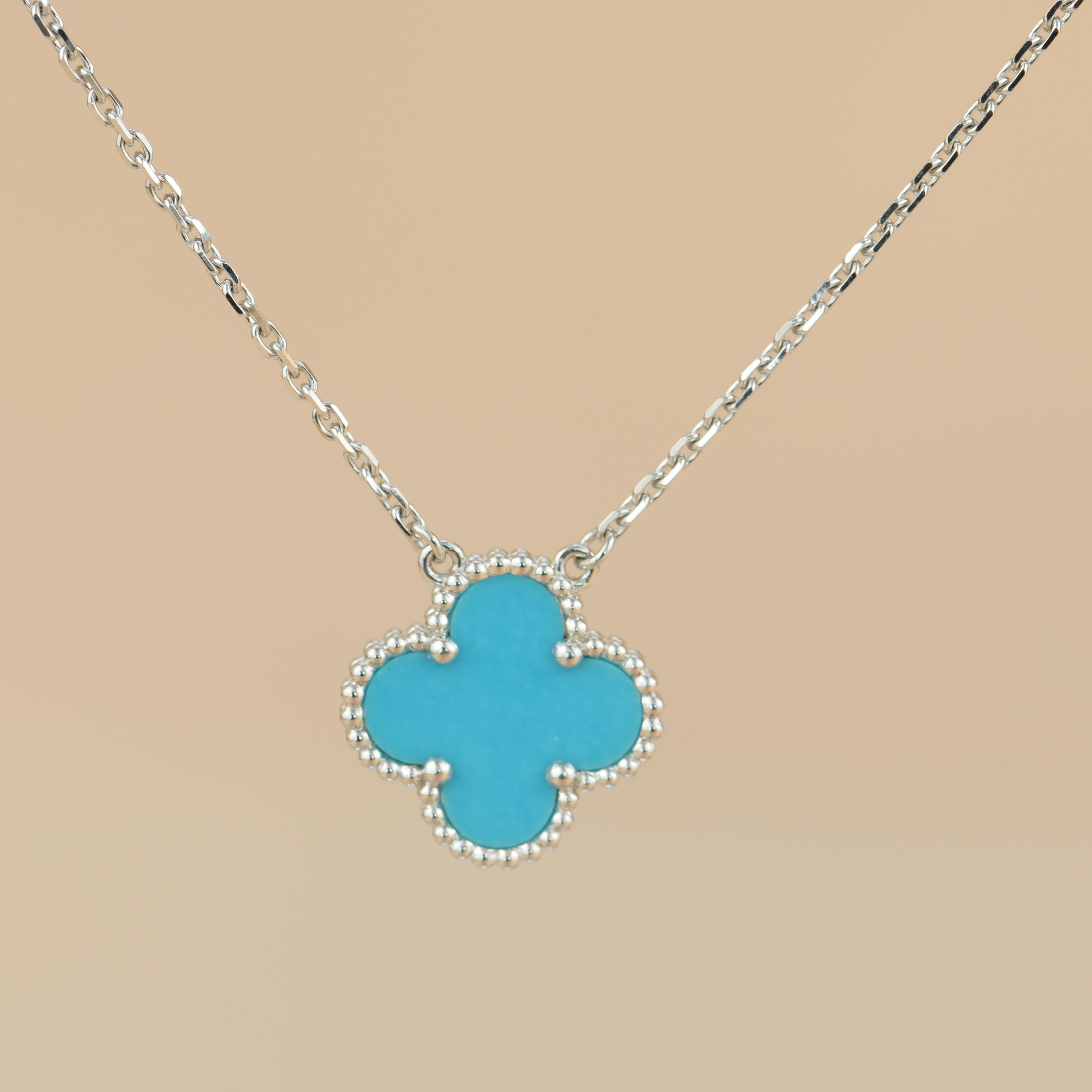 Van Cleef & Arpels turquoise Alhambra is a very rare piece, especially this medium size of the turquoise Alhambra which you won't find it comes to the market very often because VCA has already stopped producing turquoise medium size anymore. This is