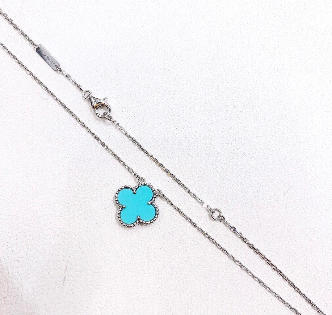 Van Cleef & Arpels turquoise Alhambra is a very rare piece, especially this medium size of the turquoise Alhambra which you won't find it comes to the market very often because VCA has already stopped producing turquoise medium size anymore. This is