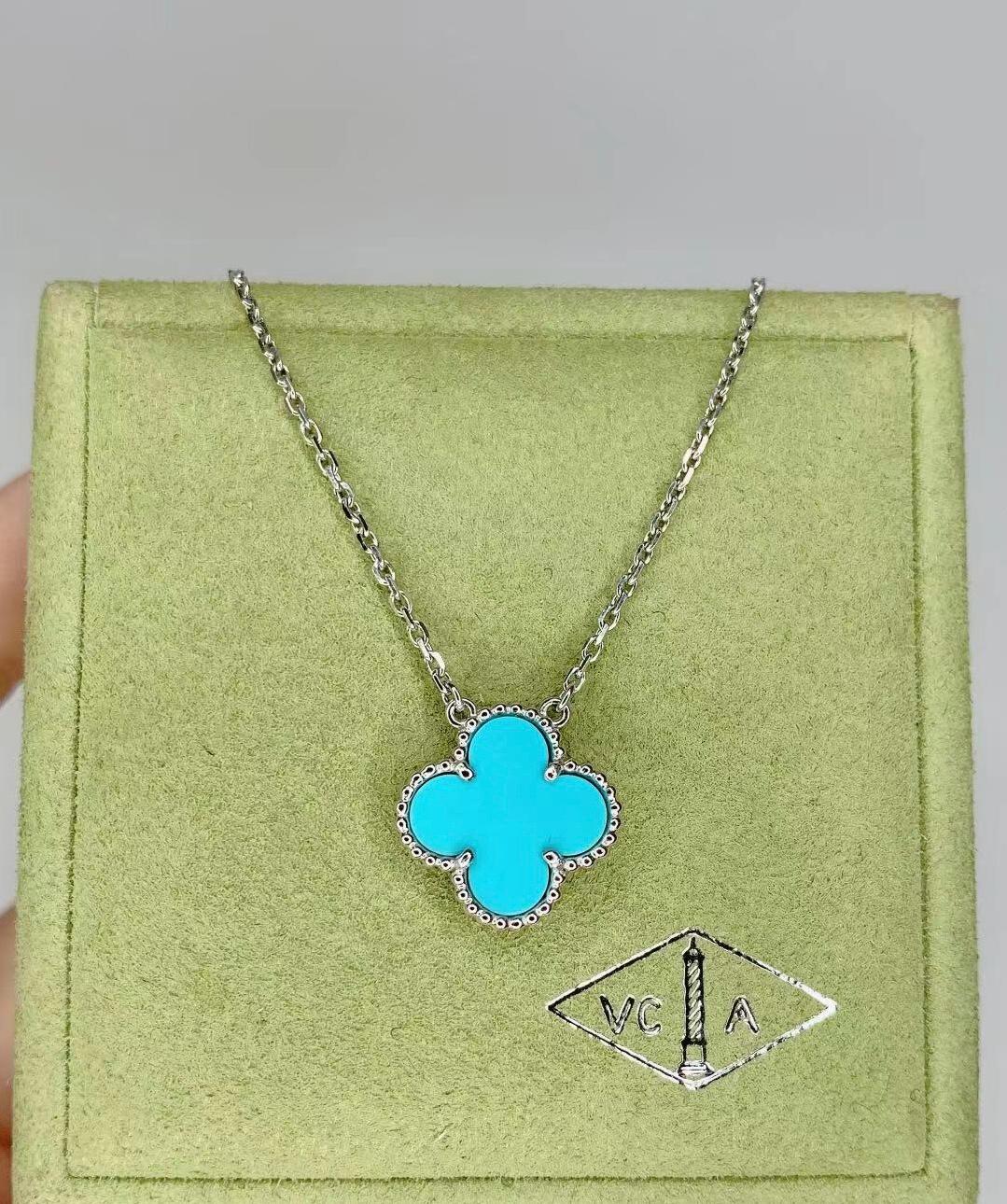 Van Cleef & Arpels Vintage Turquoise Alhambra Pendant Necklace in 18k White Gold In Excellent Condition In Banbury, GB