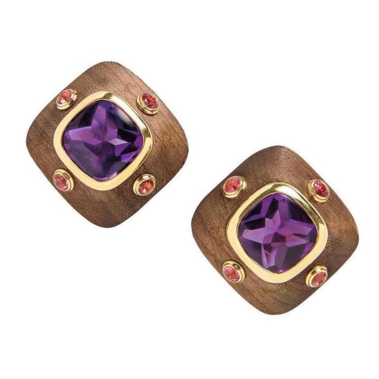 Van Cleef & Arpels Vintage Wood and Amethyst Ear Clips In Excellent Condition For Sale In New York, NY