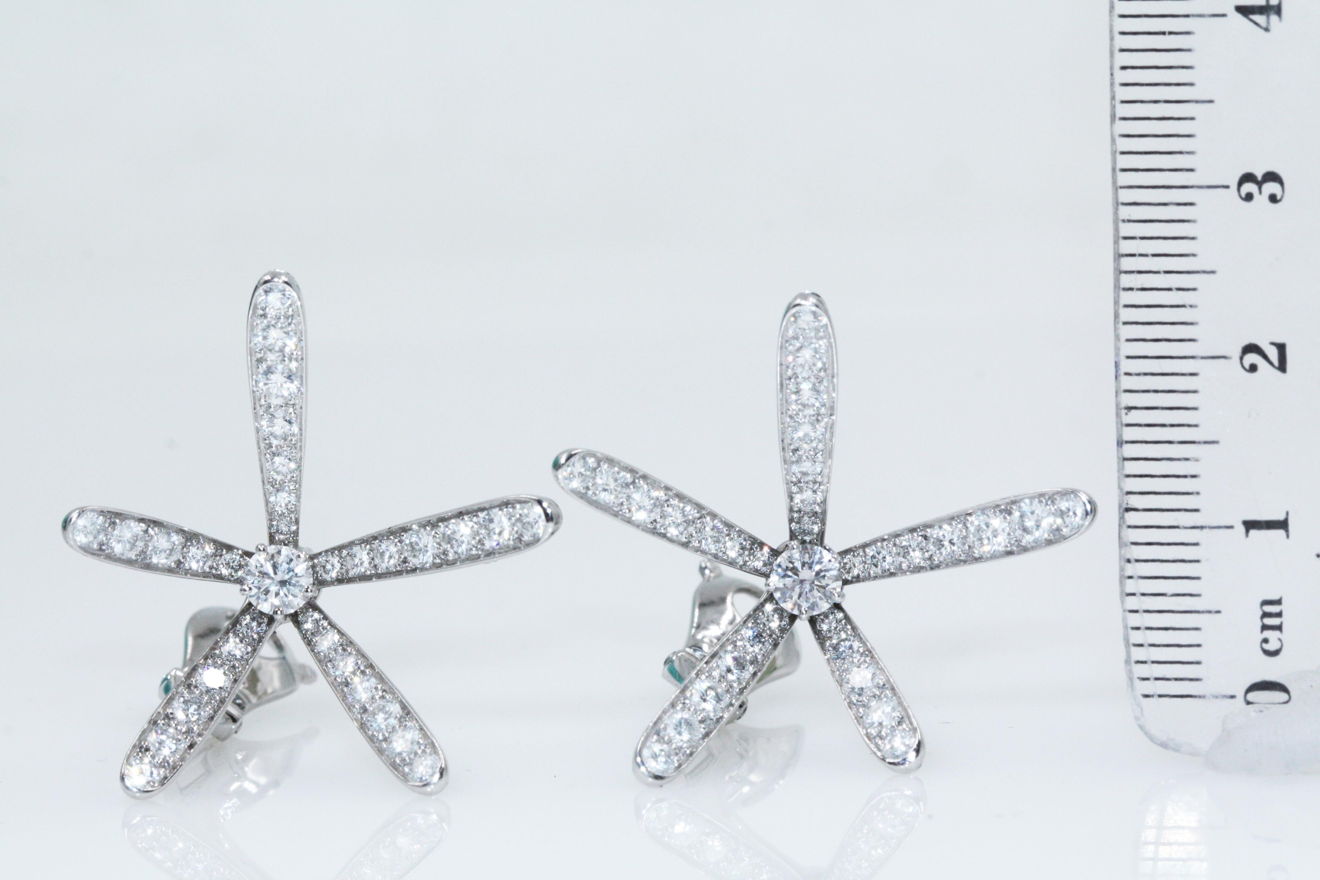 Van Cleef & Arpels White 18 Karat Gold Diamond Earrings For Sale 4