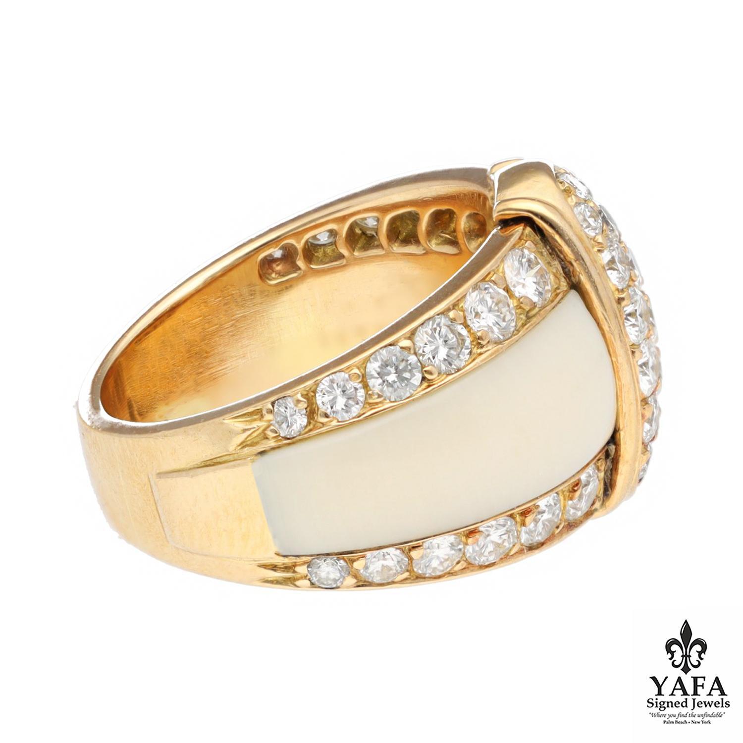 VAN CLEEF & ARPELS White Coral and Diamond Ring In Excellent Condition For Sale In New York, NY