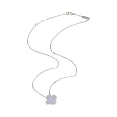 Van Cleef & Arpels Pendentif Alhambra Vintage en or blanc et calcédoine