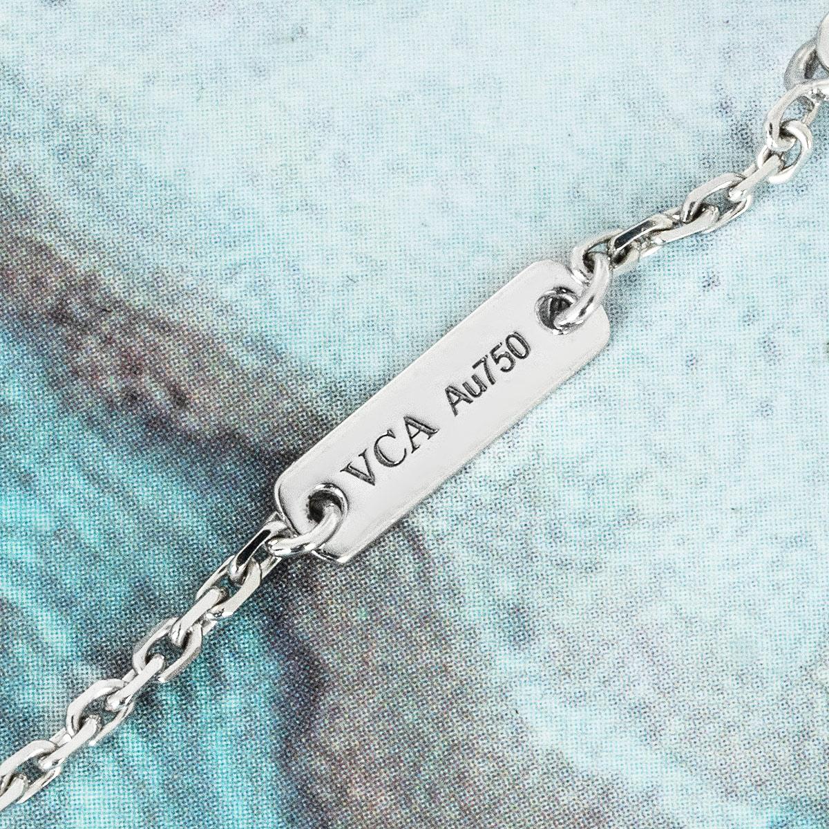 Round Cut Van Cleef & Arpels White Gold Diamond Fleurette Pendant VCARA48600