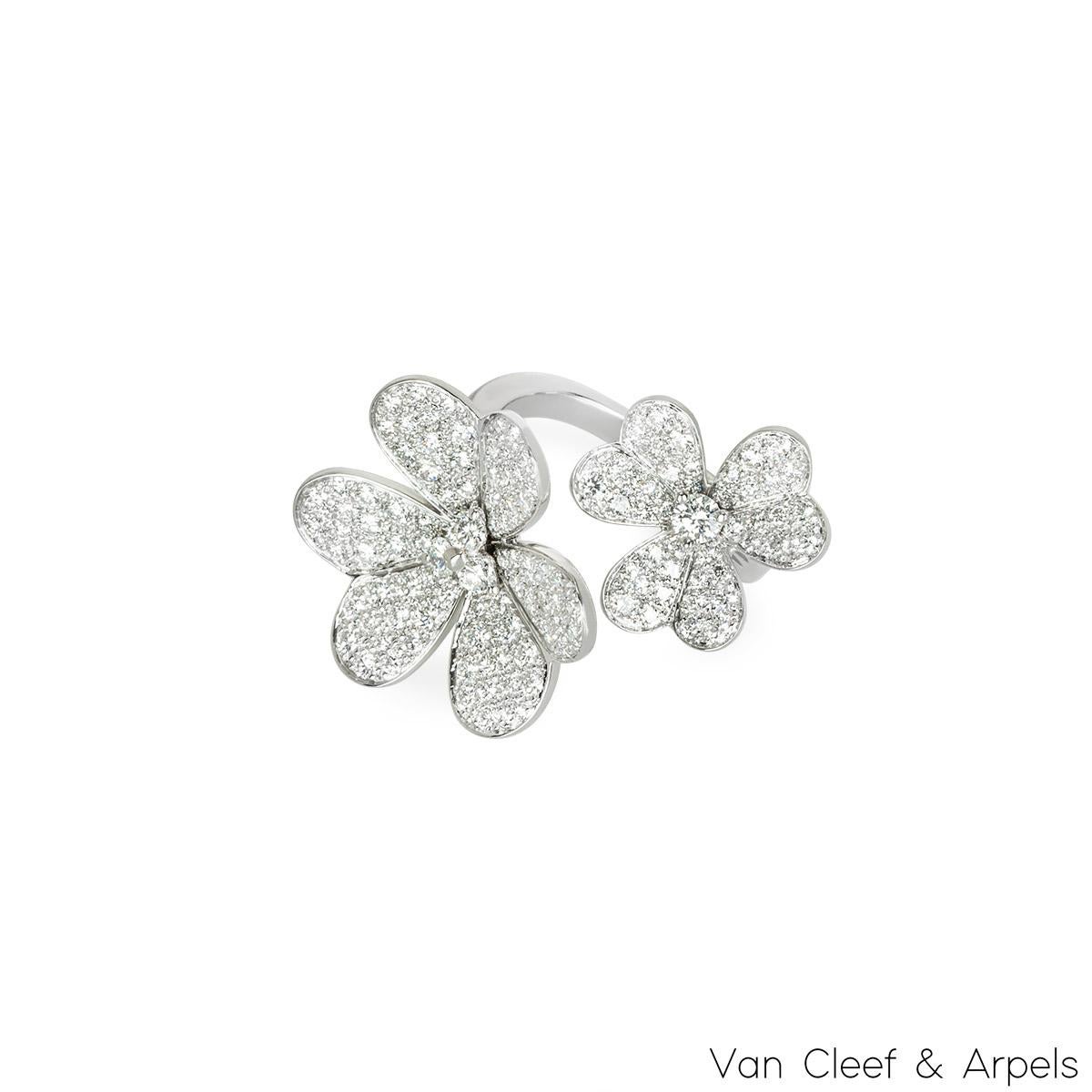 Van Cleef & Arpels Bague Frivole Between The Finger en or blanc et diamants VCARB67500 Excellent état - En vente à Mayfair, London, London