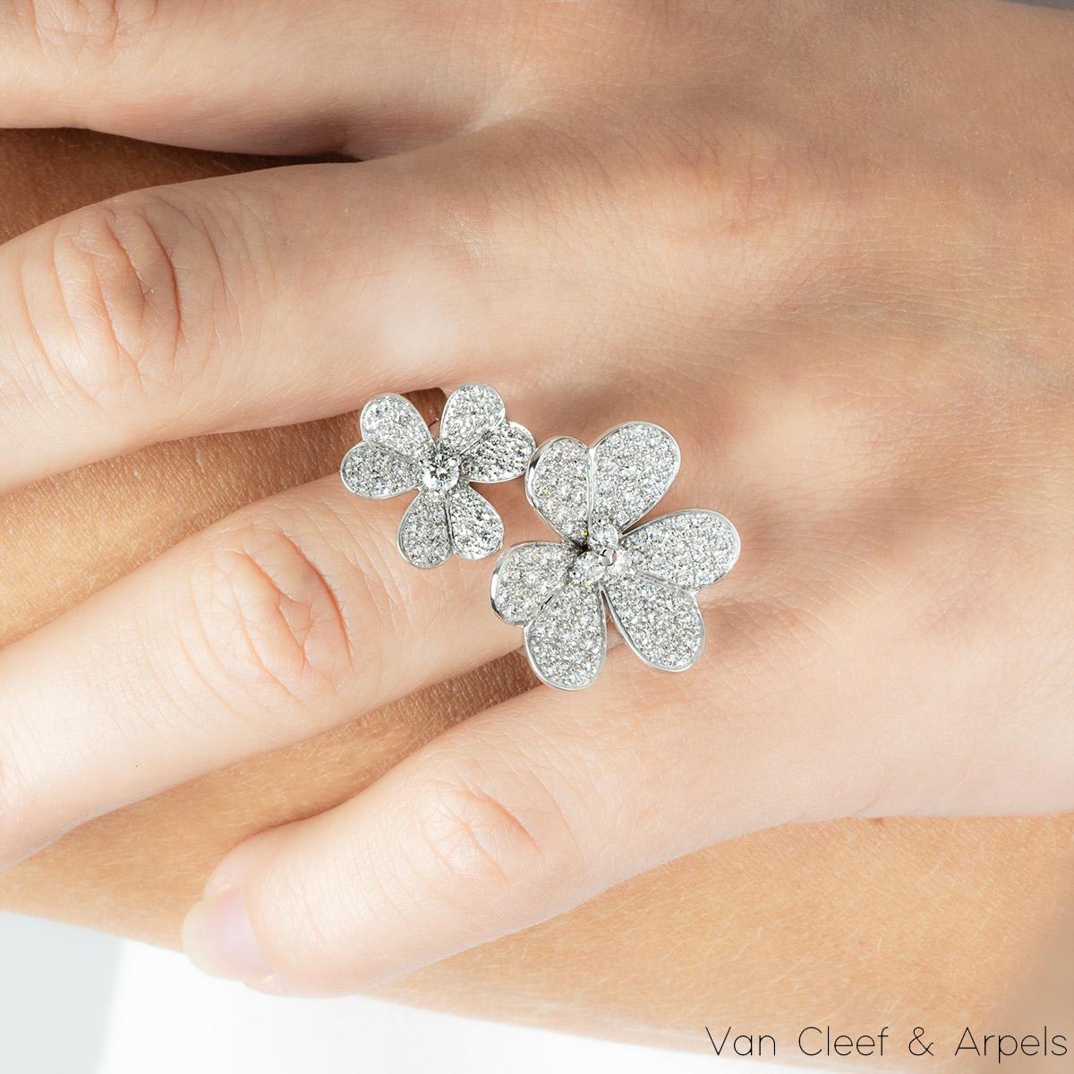 Van Cleef & Arpels Weißgold Diamant Frivole zwischen den Fingern Ring VCARB67500 im Angebot 2