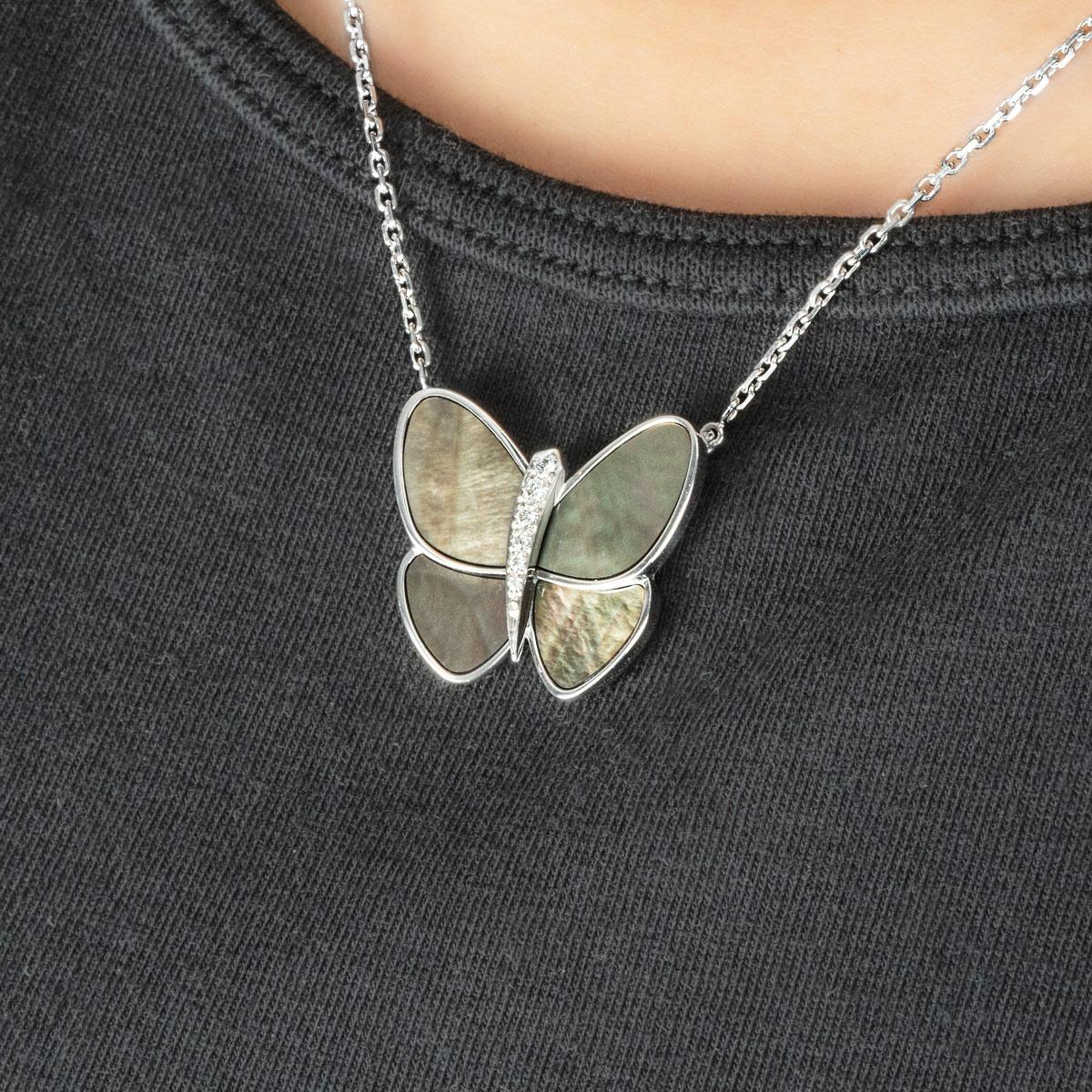 A beautiful 18k white gold pendant by Van Cleef & Arpels from the Papillon Two Butterfly collection. The pendant features a mother of pearl butterfly motif, set with 7 round brilliant cut diamonds down the centre. Measuring 2.4mm in width, the