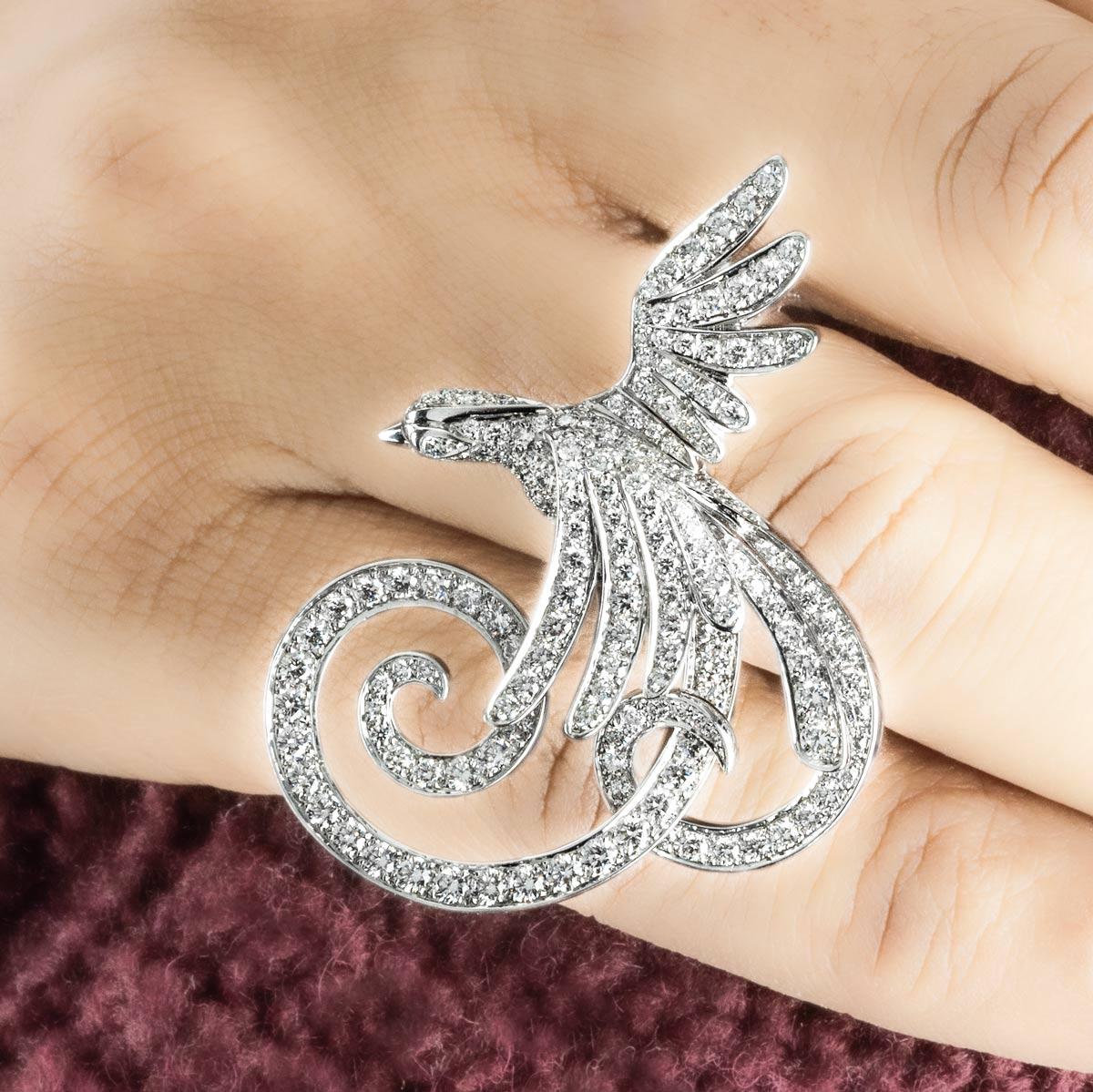 Women's Van Cleef & Arpels White Gold Diamond Oiseaux de Paradis Ring VCARN5P400 For Sale