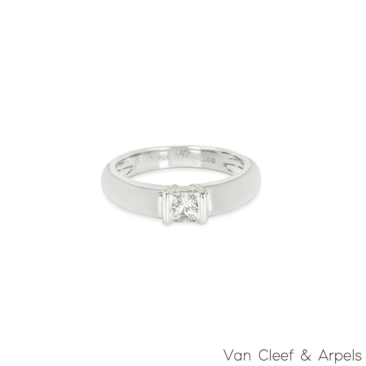 Van Cleef & Arpels Weißgold-Diamantring 0,24 Karat (Carréschliff) im Angebot